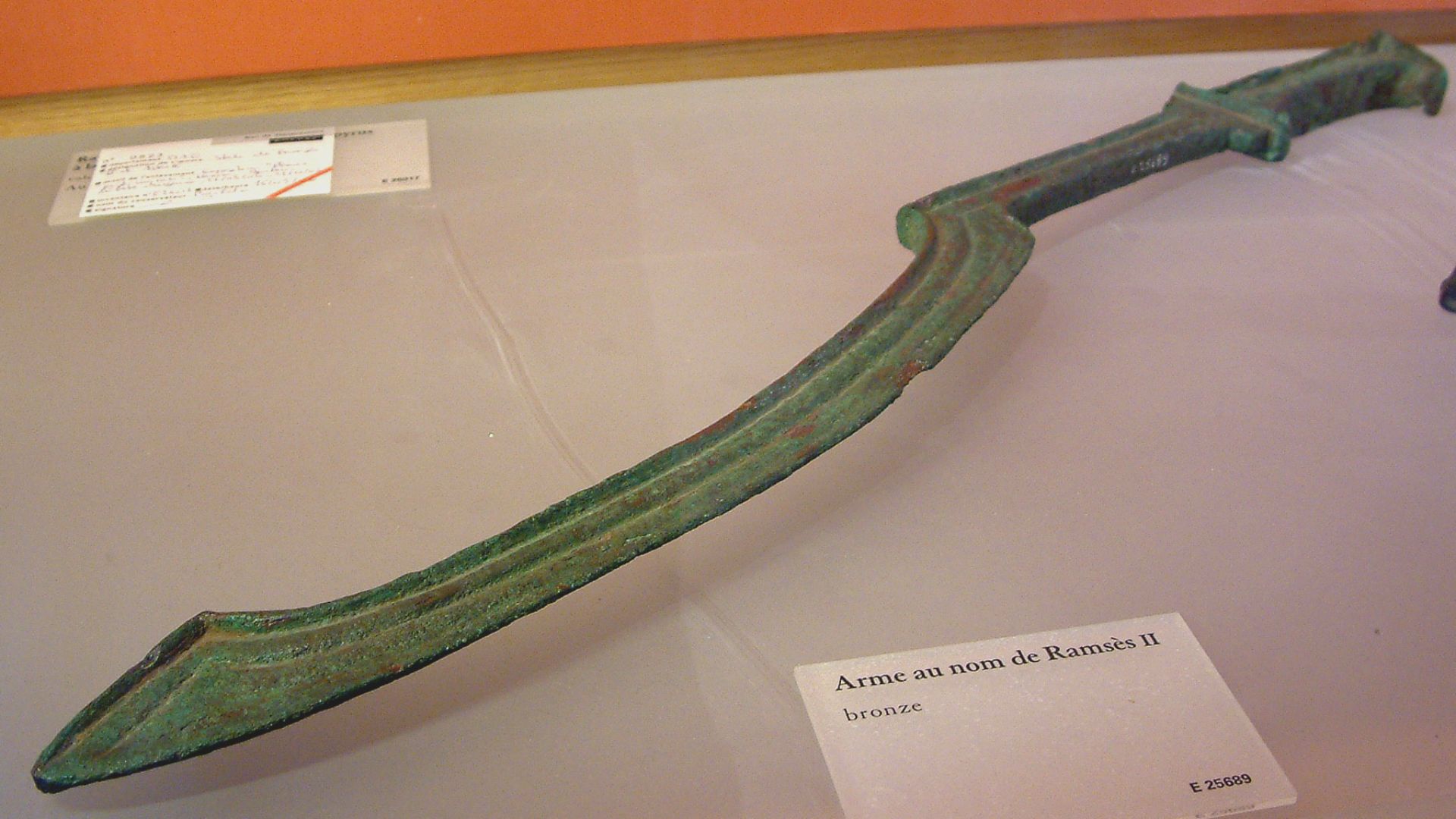 File:Egypte louvre 132 arme.jpg