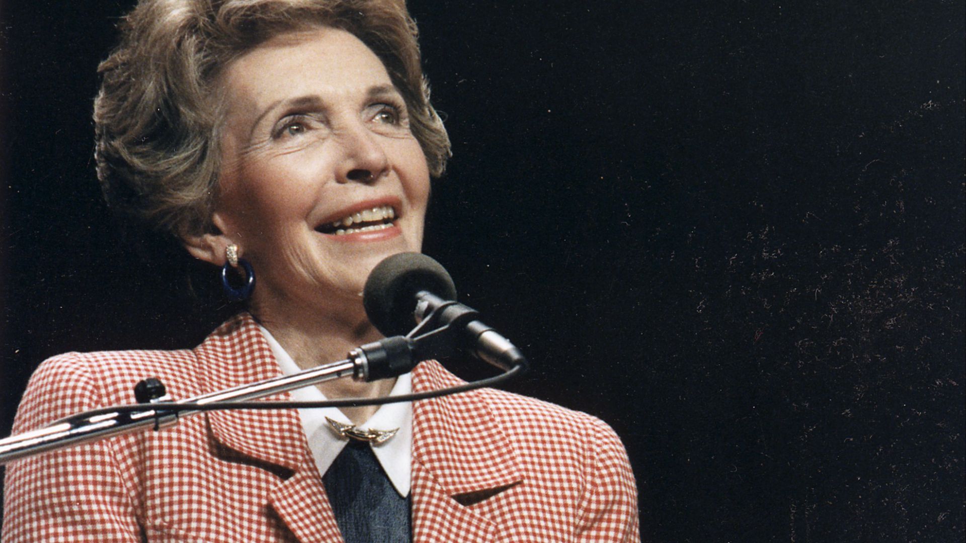 File:Photograph of Mrs. Reagan speaking at a