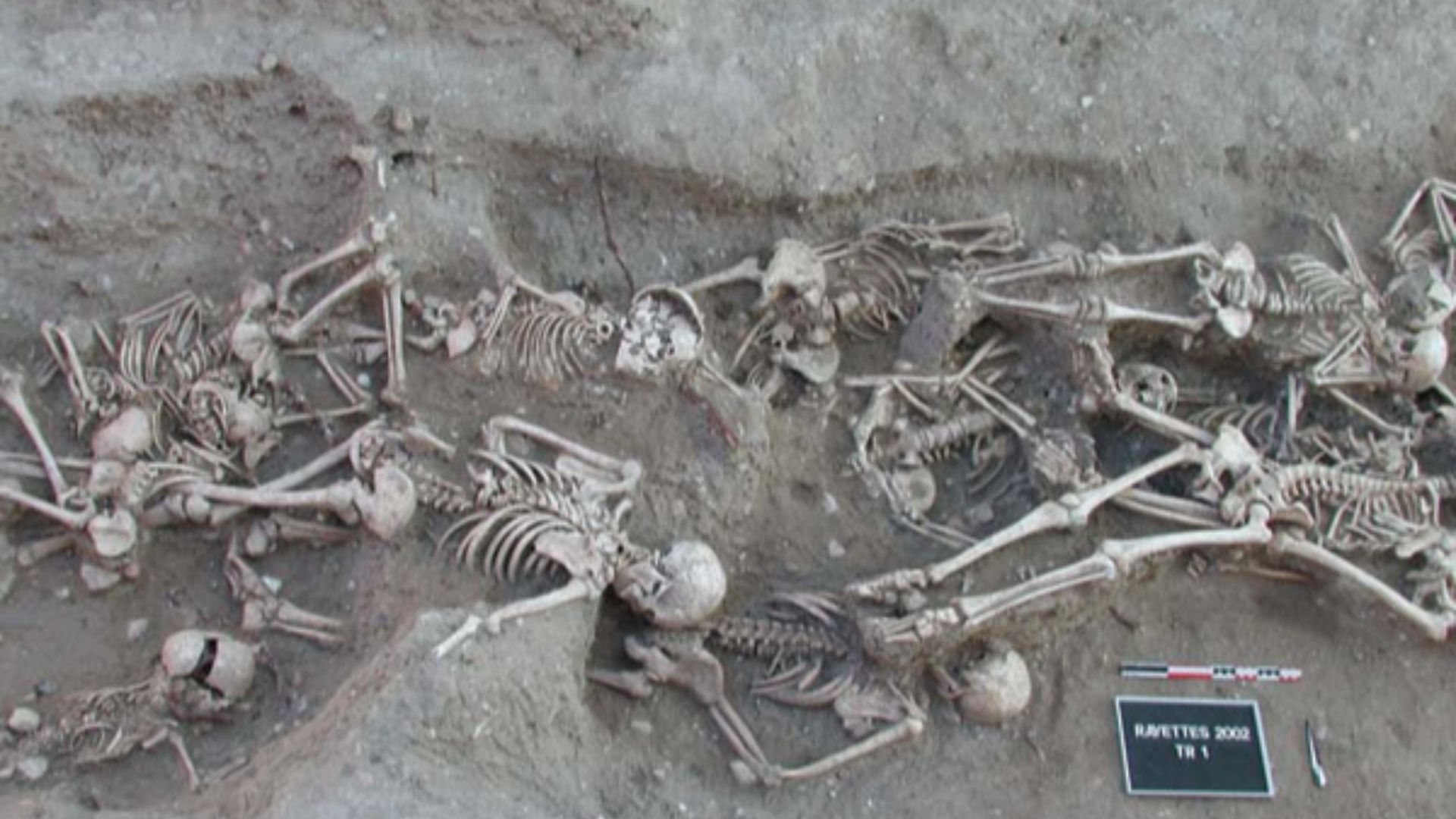 File:Bubonic plague victims-mass grave in Martigues, France 1720-1721.jpg