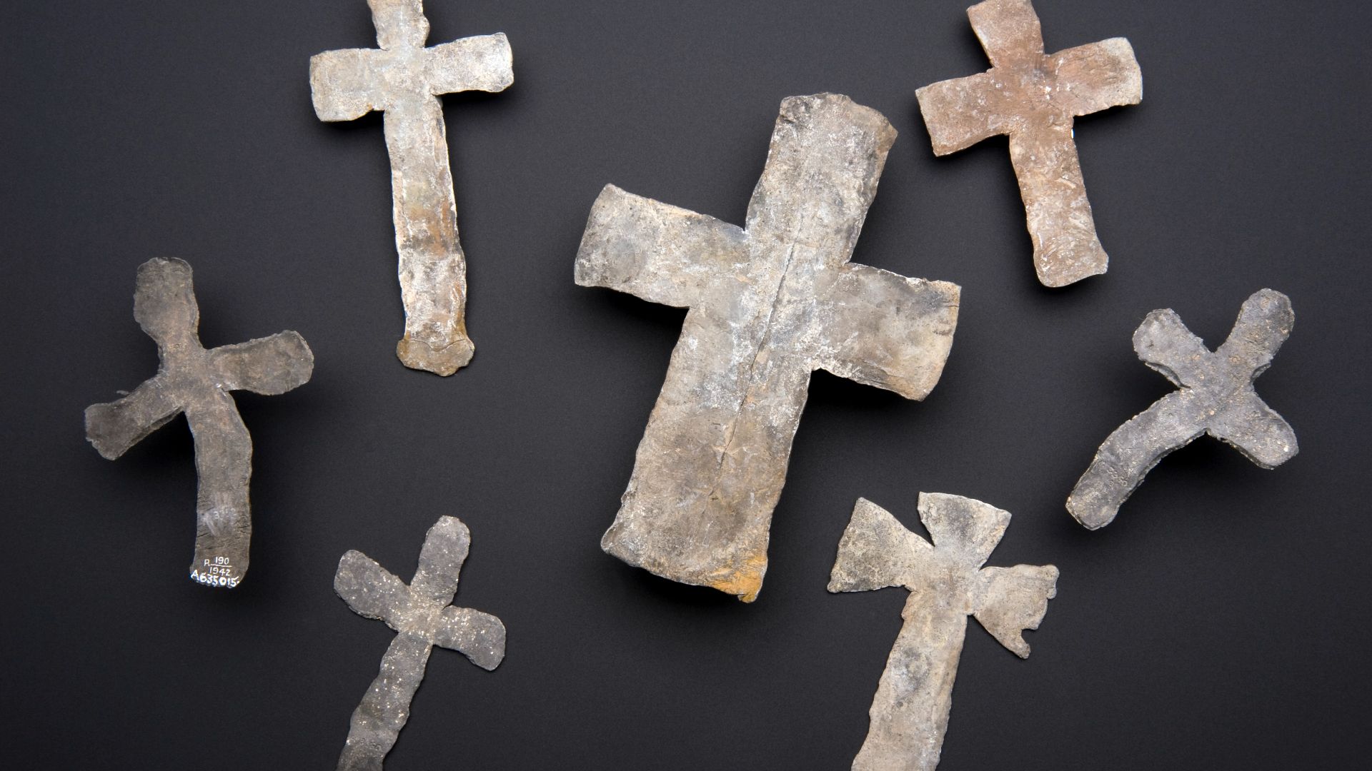 File:Lead mortuary crosses, England, 1300s and 1600s Wellcome L0058244.jpg