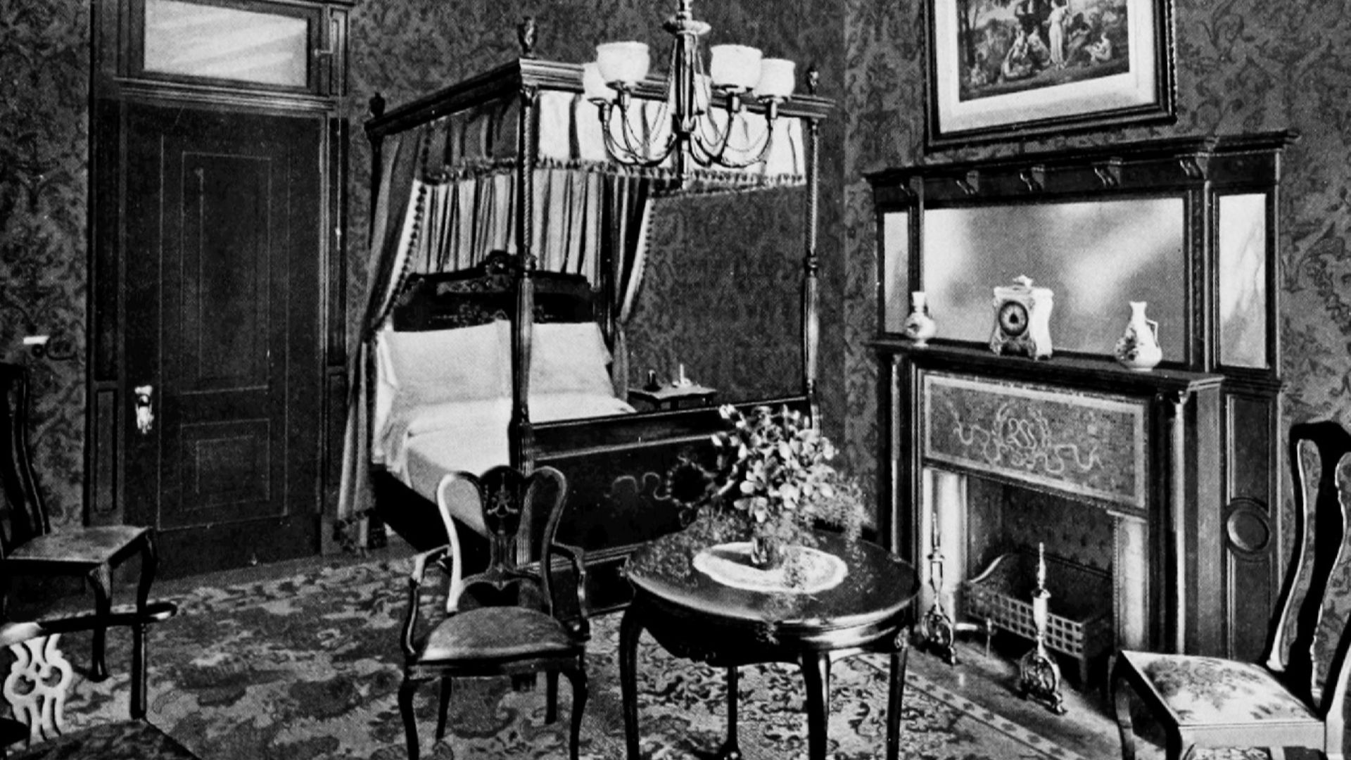 File:Waldorf colonial bedroom.jpg