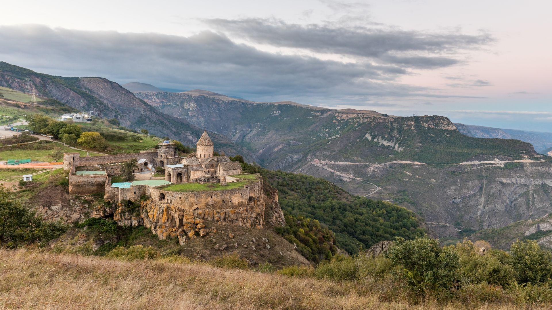 File:Monasterio de Tatev, Armenia, 2016-10-01, DD 89-91 HDR.jpg