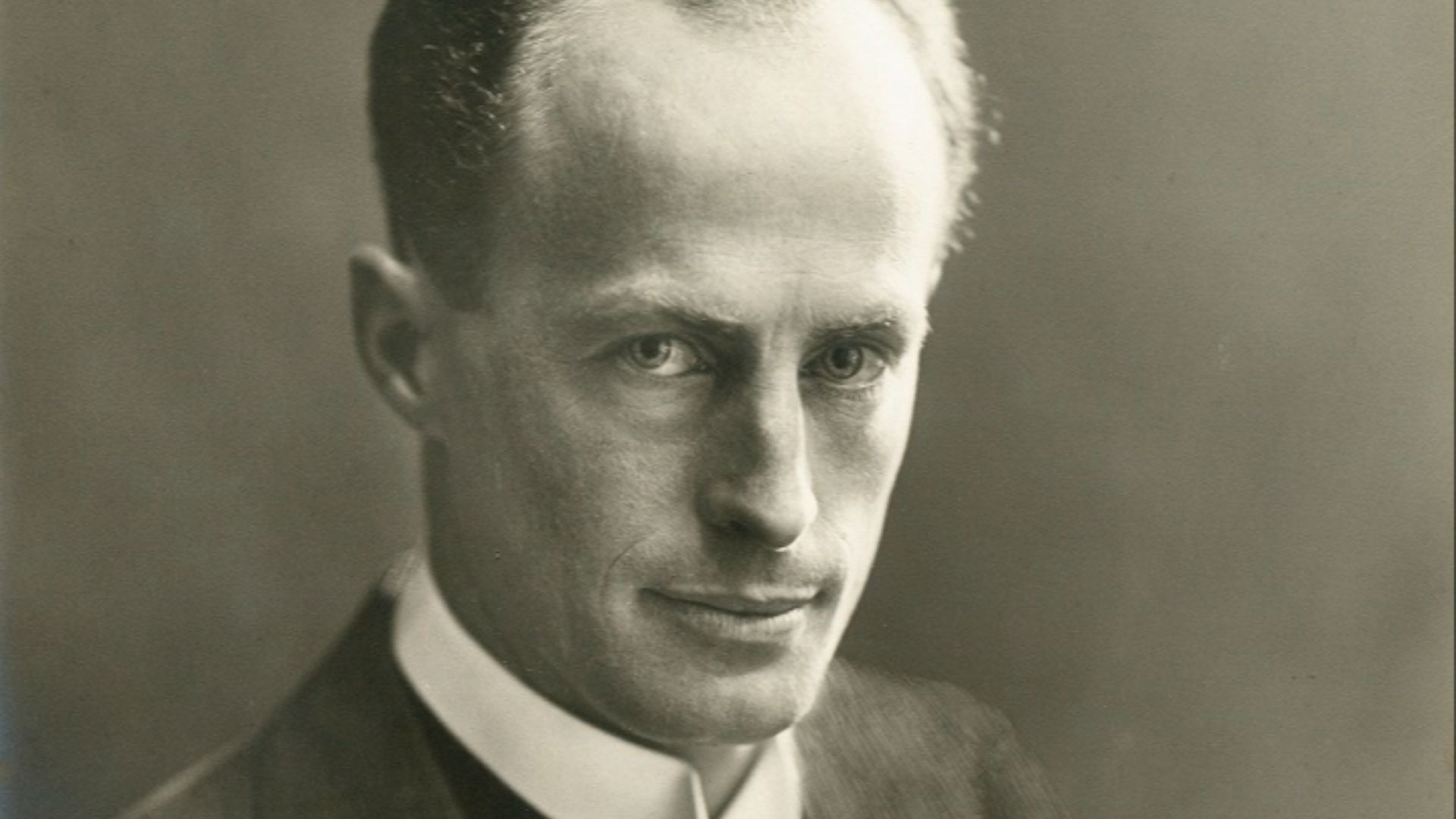 File:Douglas Mawson, 1914.jpg