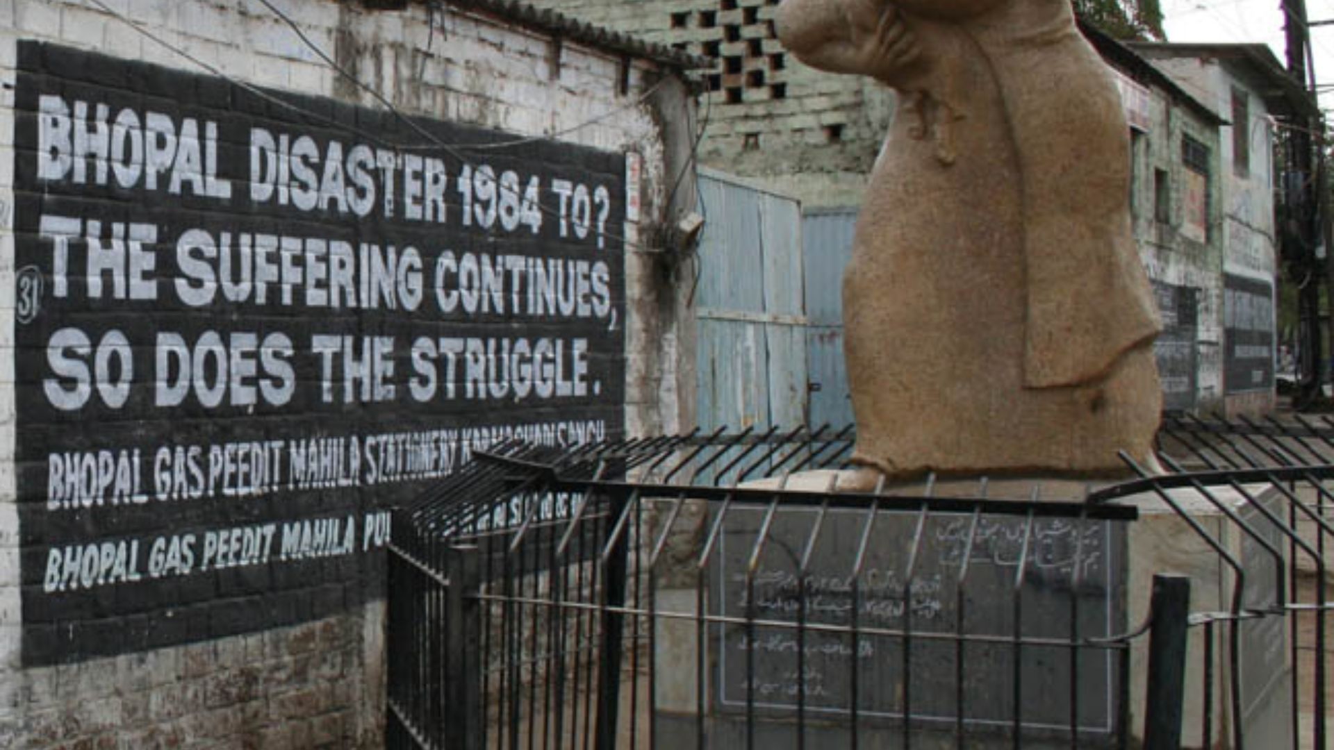 File:Bhopal-Union Carbide 1 crop memorial.jpg