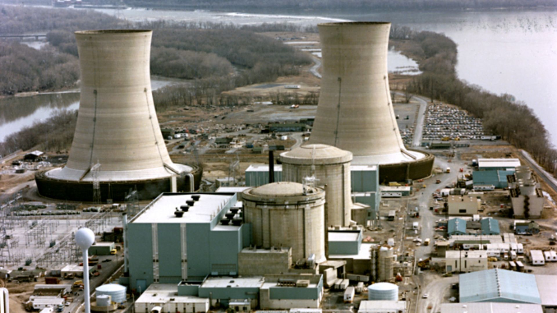 File:Three Mile Island (color)-2.jpg