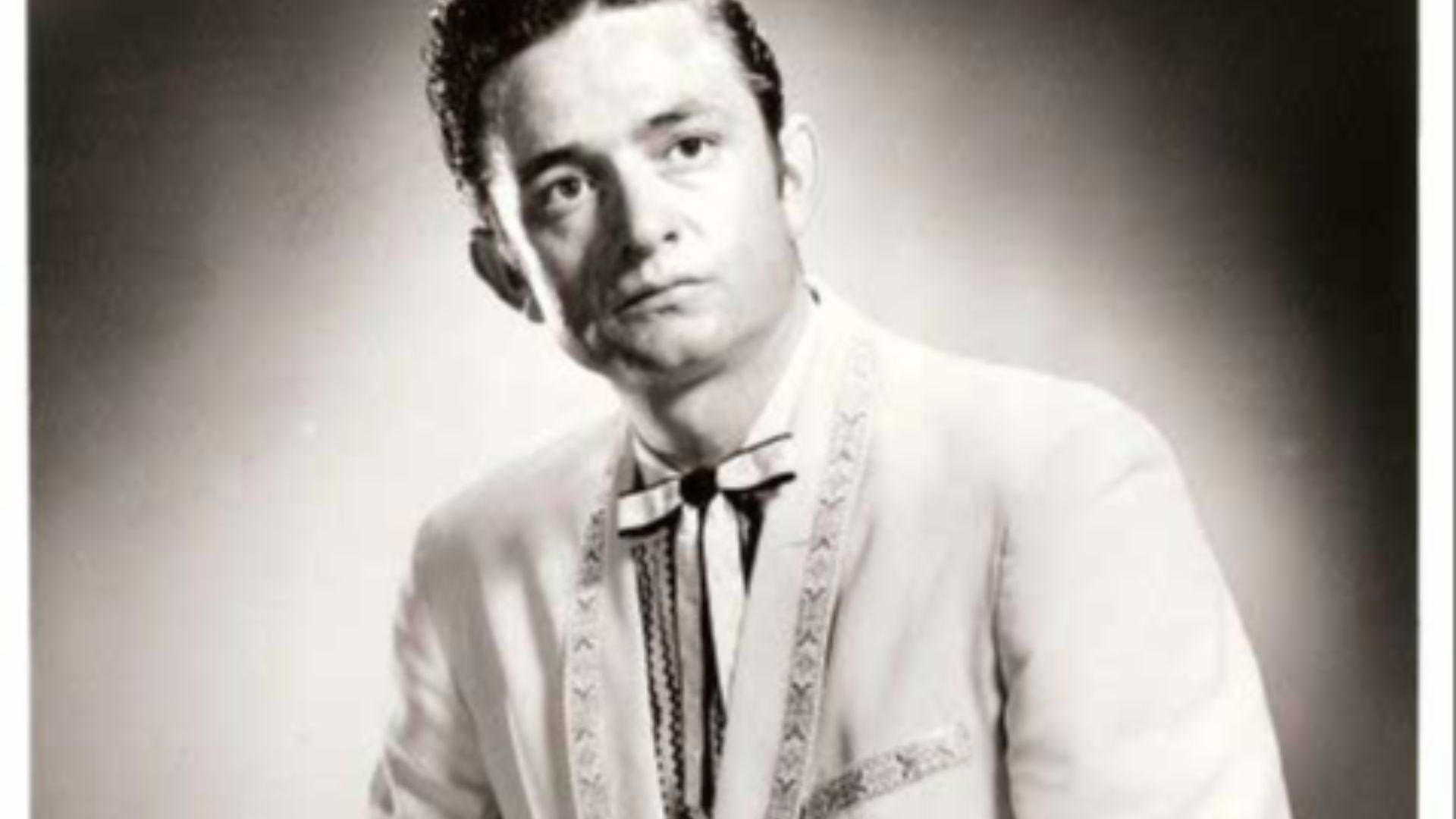 File:Johnny Cash Promotional Photo 2.jpg