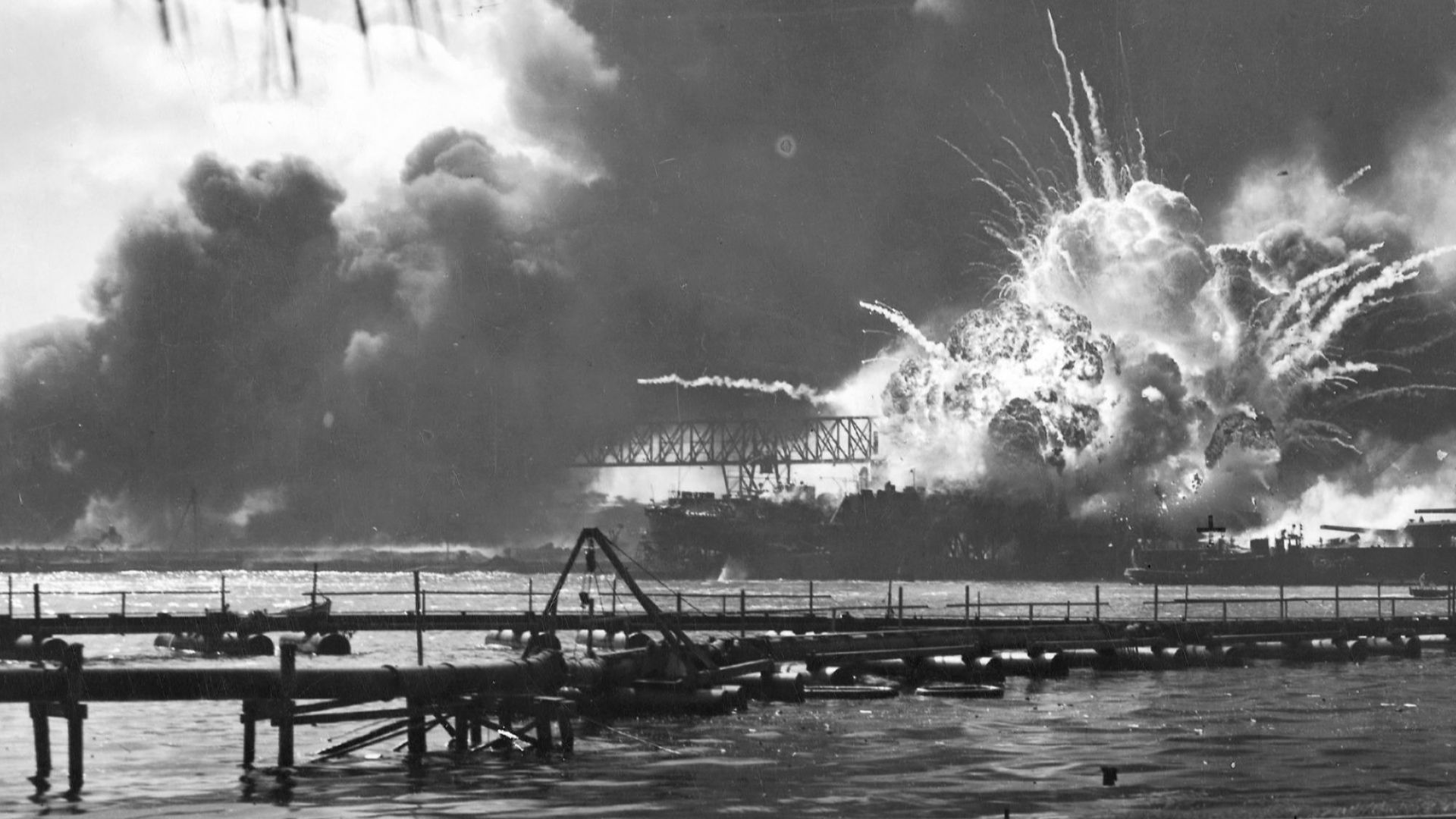 File:USS SHAW exploding Pearl Harbor Nara 80-G-16871 2.jpg