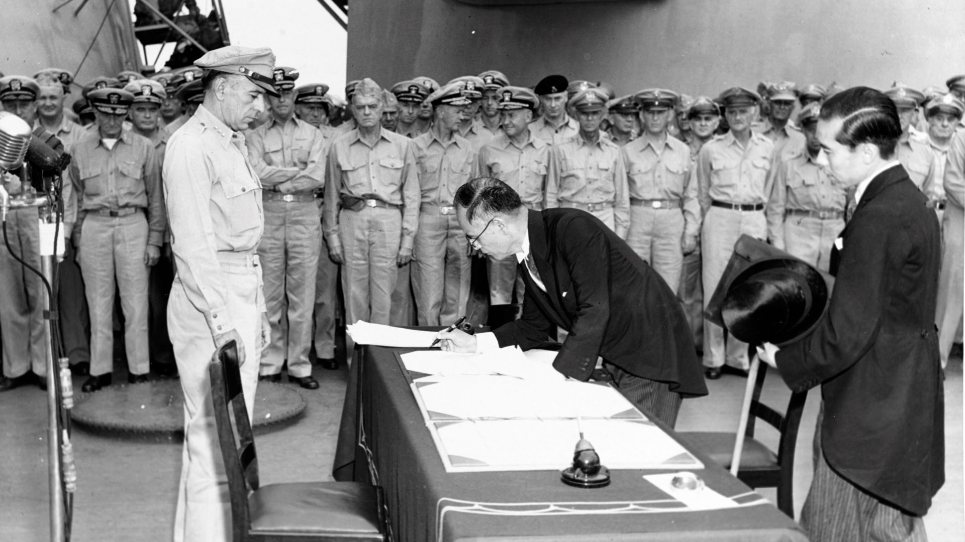 File:Mamoru Shigemitsu signs the Instrument of Surrender, officially ending the Second World War - Alt.jpg