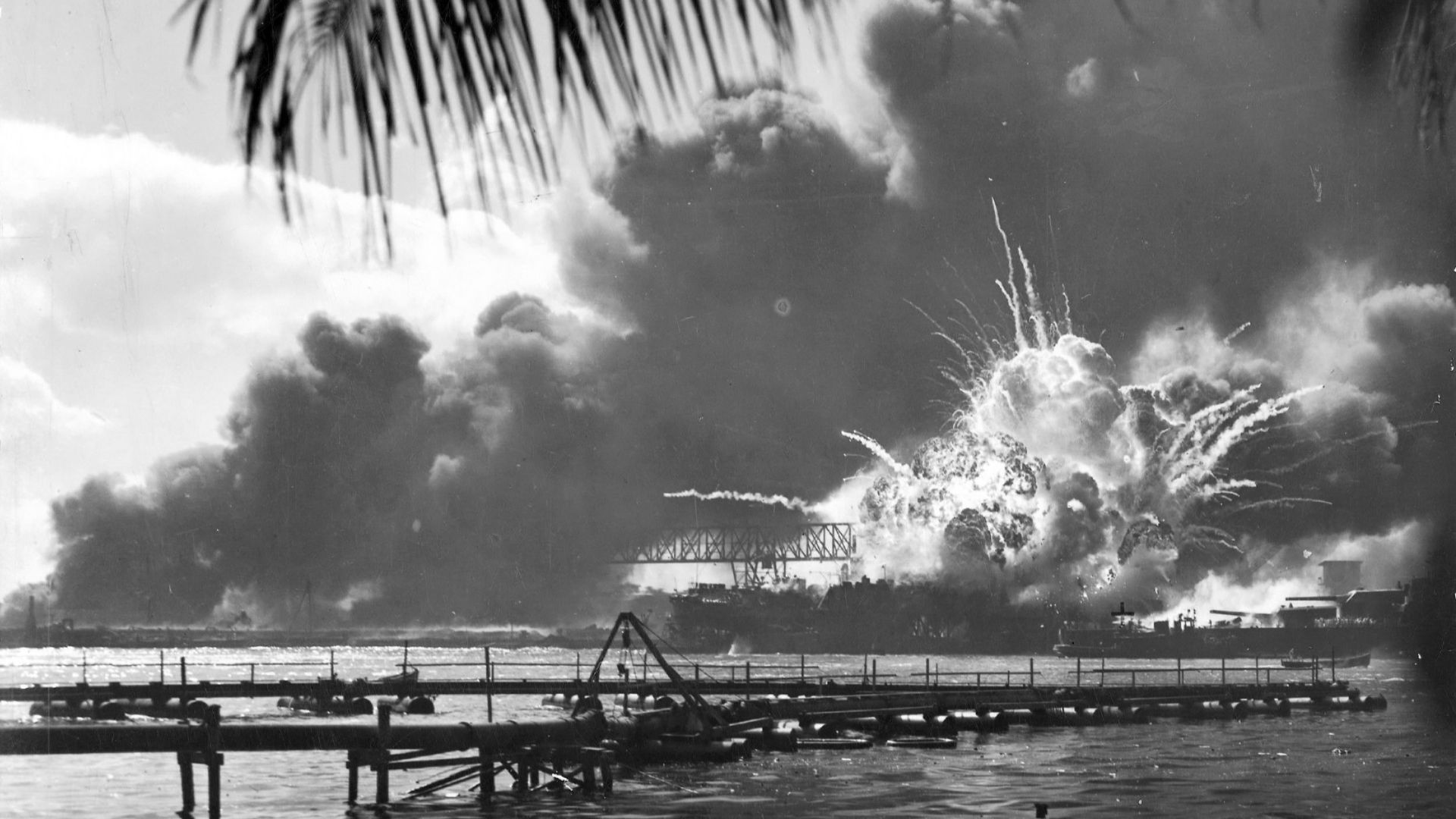 File:USS SHAW exploding Pearl Harbor Nara 80-G-16871 2.jpg