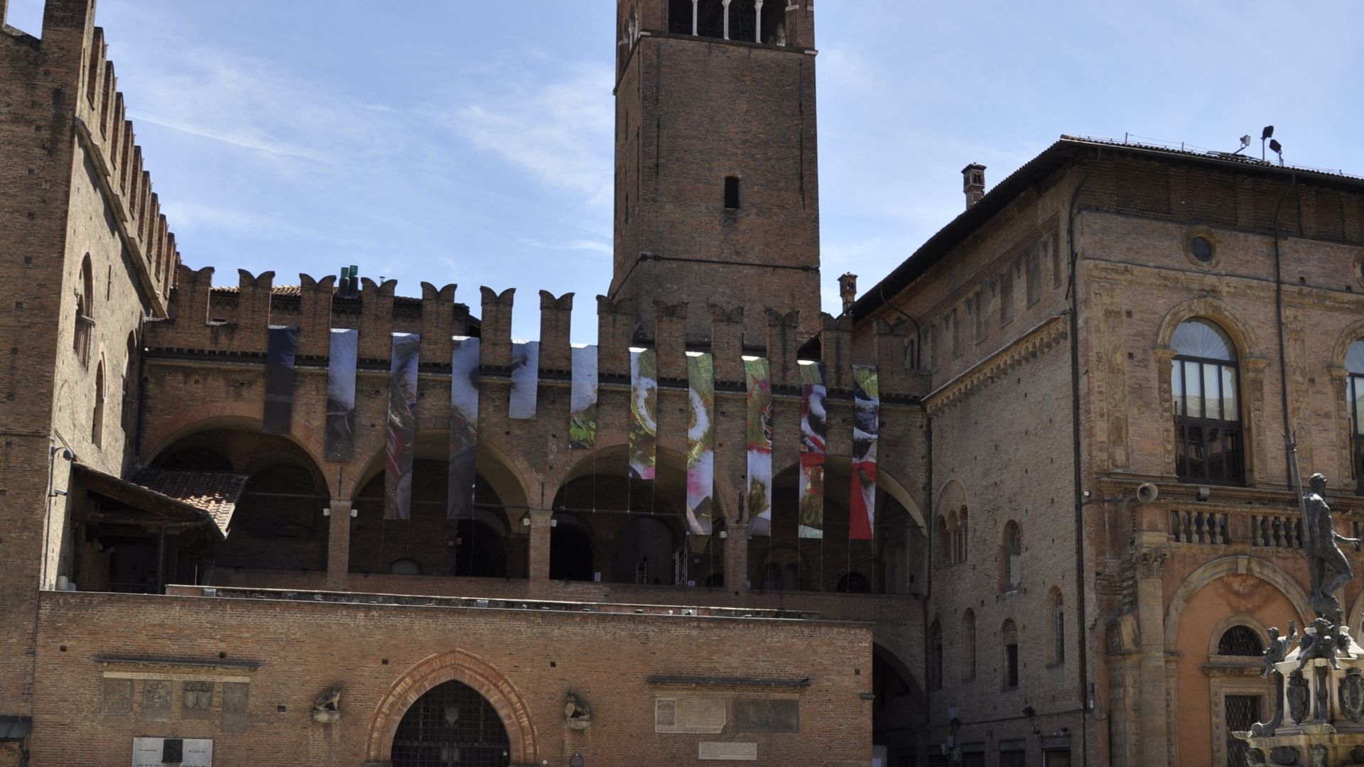 File:Bologna Palazzo Re Enzo 26-04-2012 11-34-33.JPG