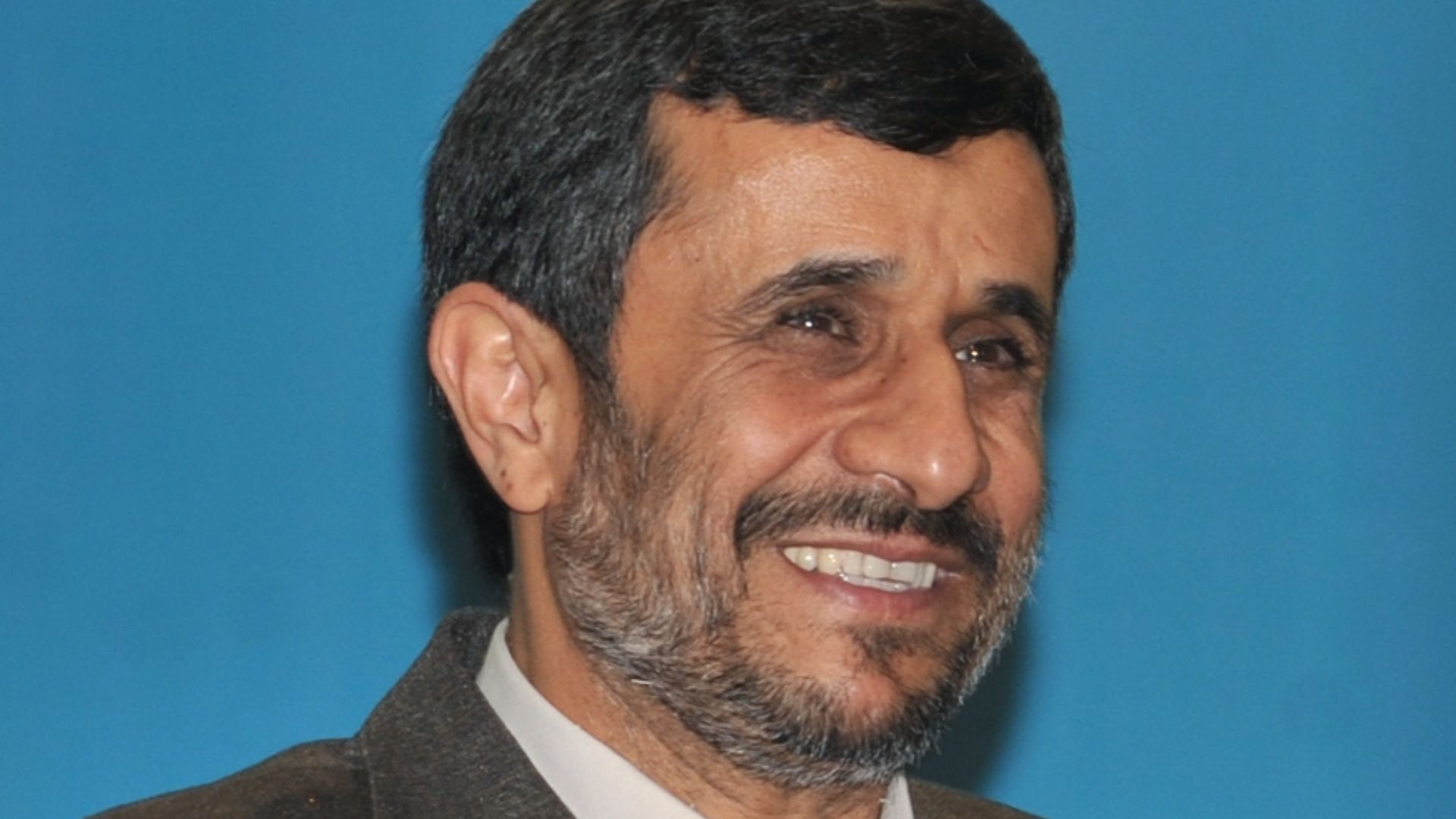 File:Mahmoud Ahmadinejad 2009.jpg