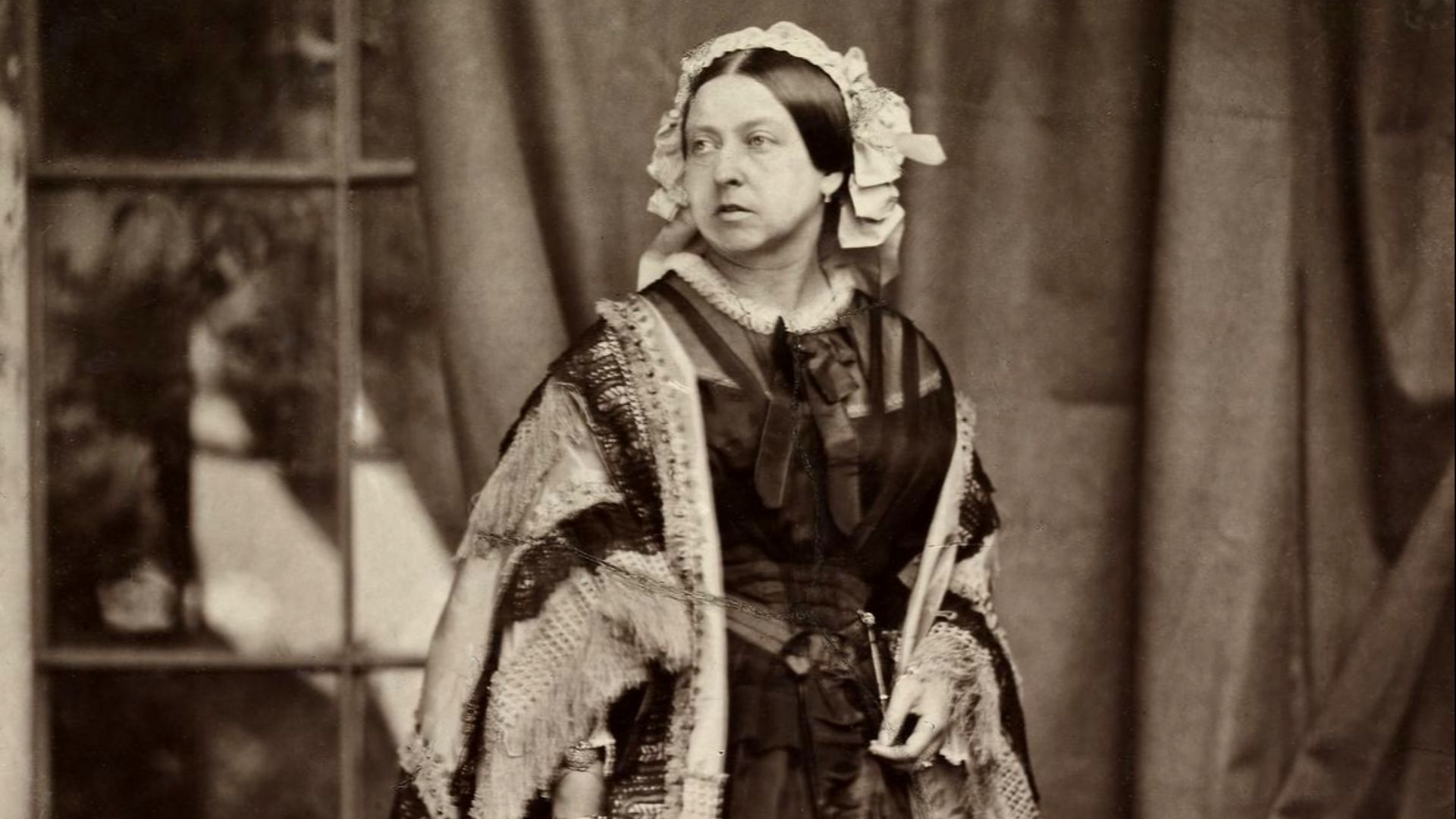 File:Queen Victoria by JJE Mayall, 1860.png