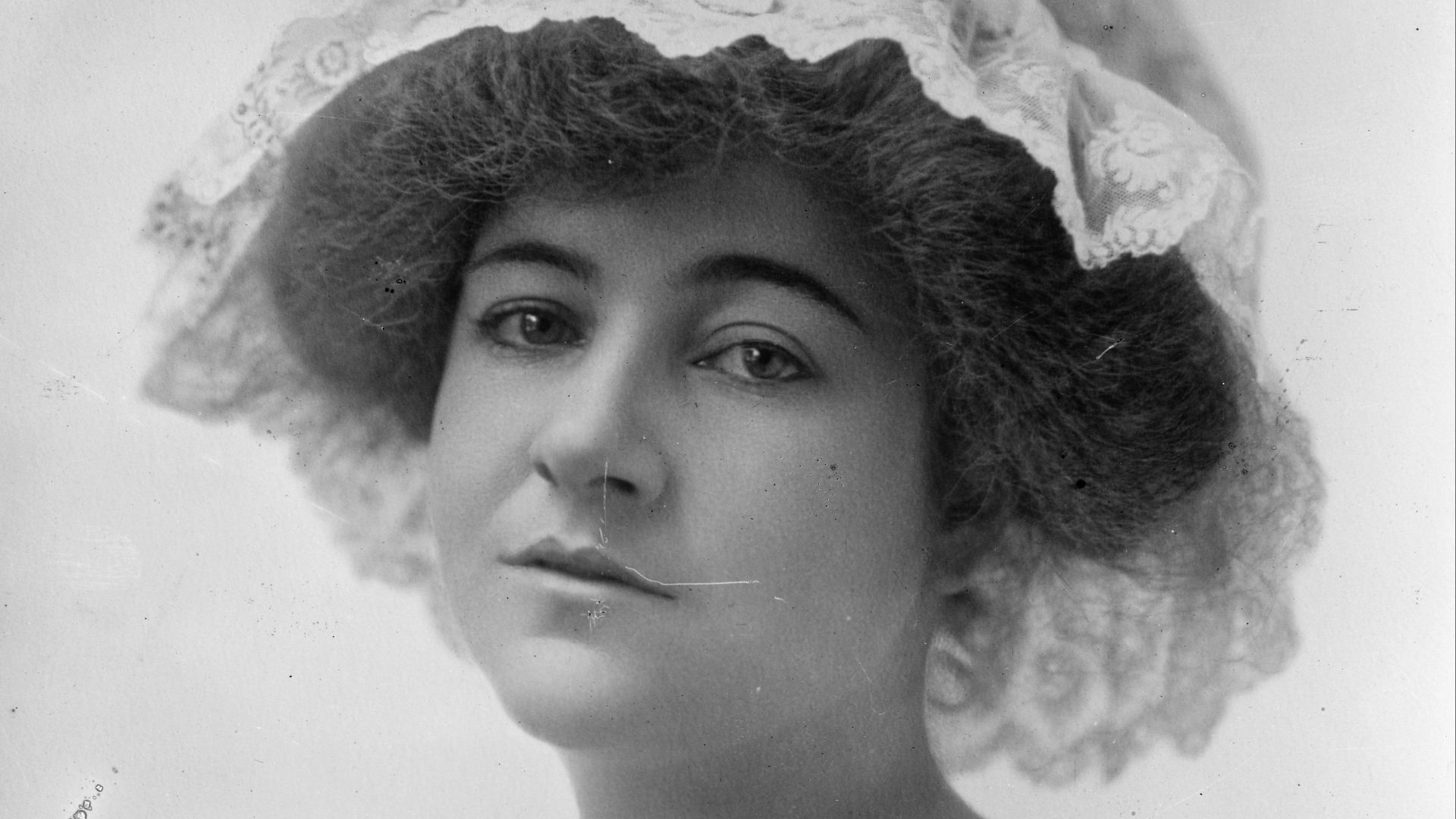 File:Dorothy Arnold portrait.jpg