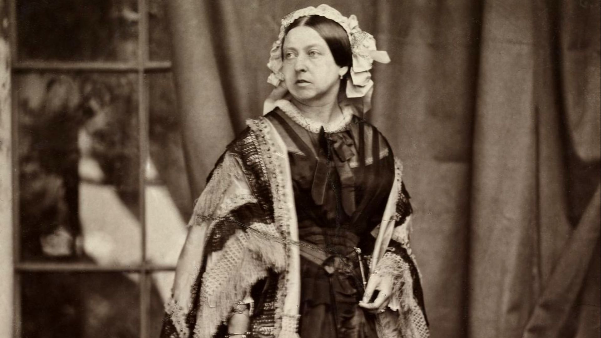 File:Queen Victoria by JJE Mayall, 1860.png