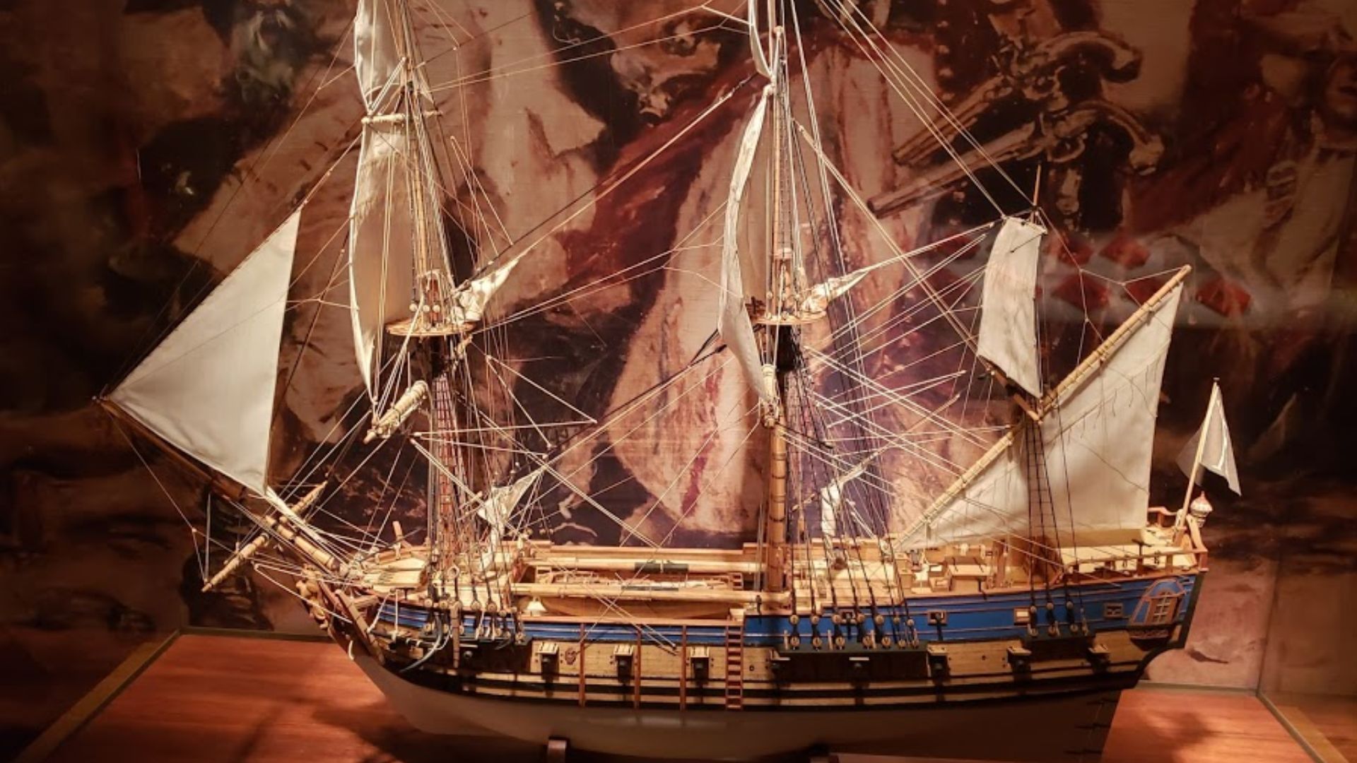 File:Queen Anne's Revenge model NCMH.jpg