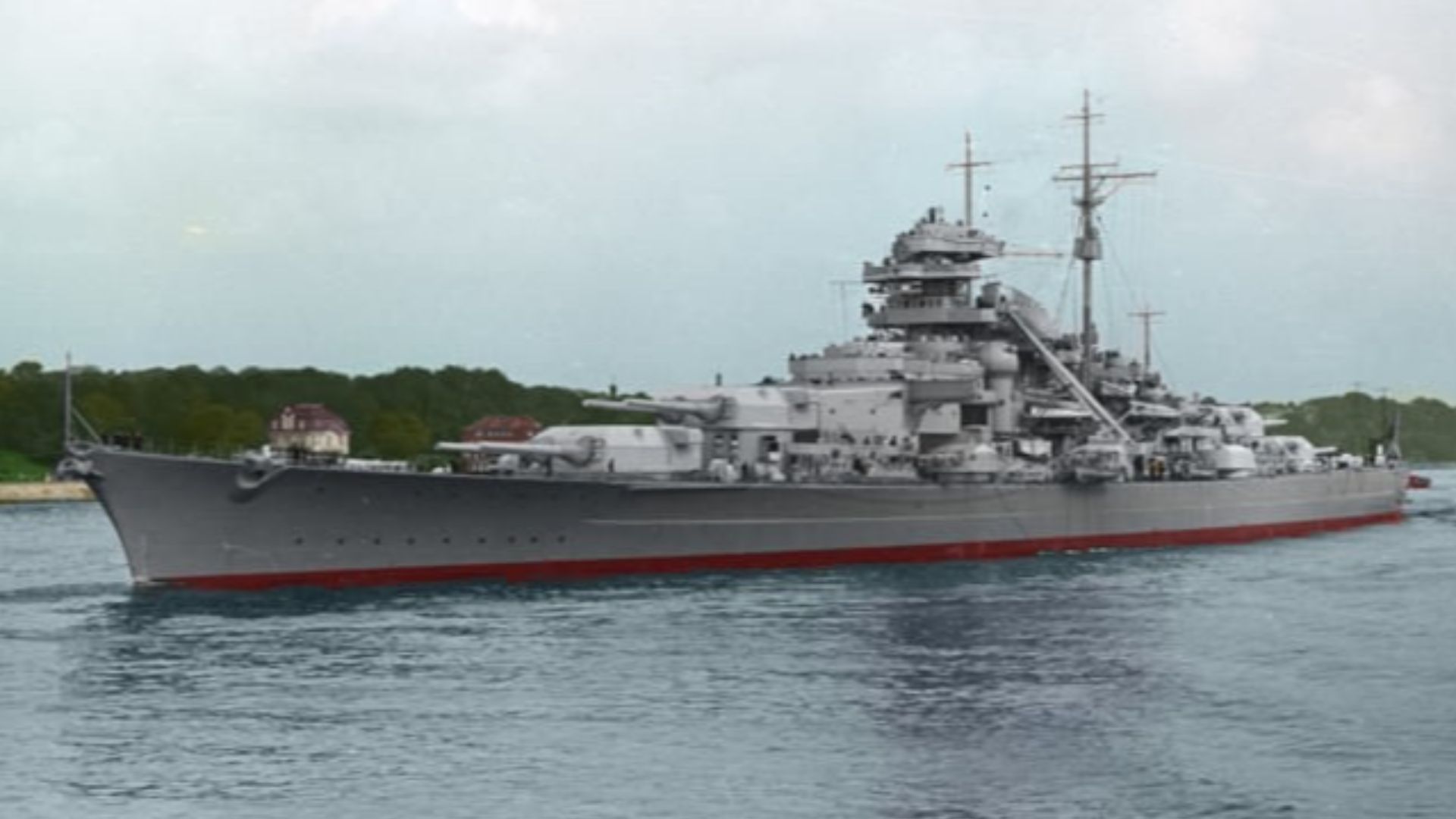 File:Bundesarchiv Bild 193-04-1-26, Schlachtschiff Bismarck recolored.jpg