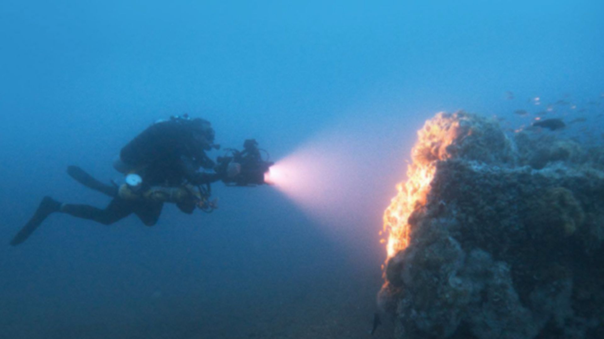 File:USS Monitor diver light.PNG