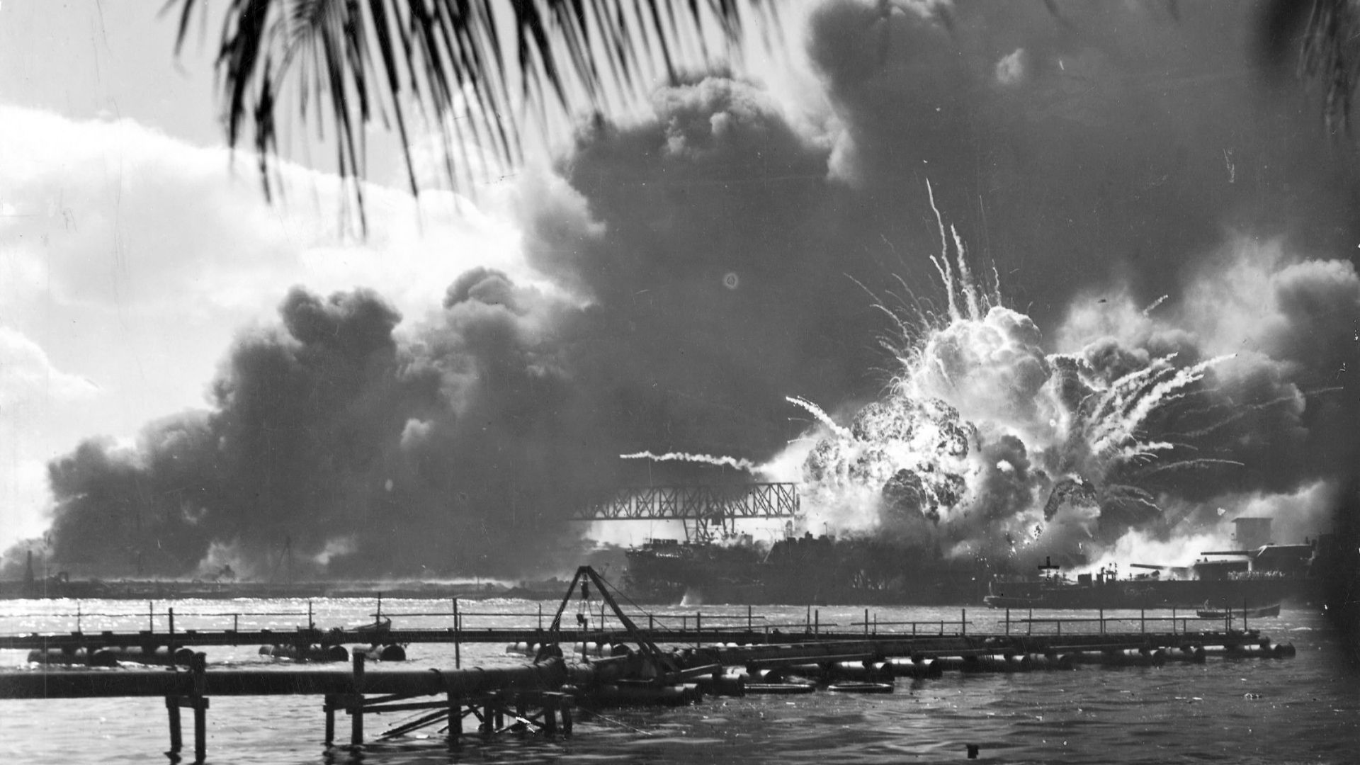 File:USS SHAW exploding Pearl Harbor Nara 80-G-16871 2.jpg