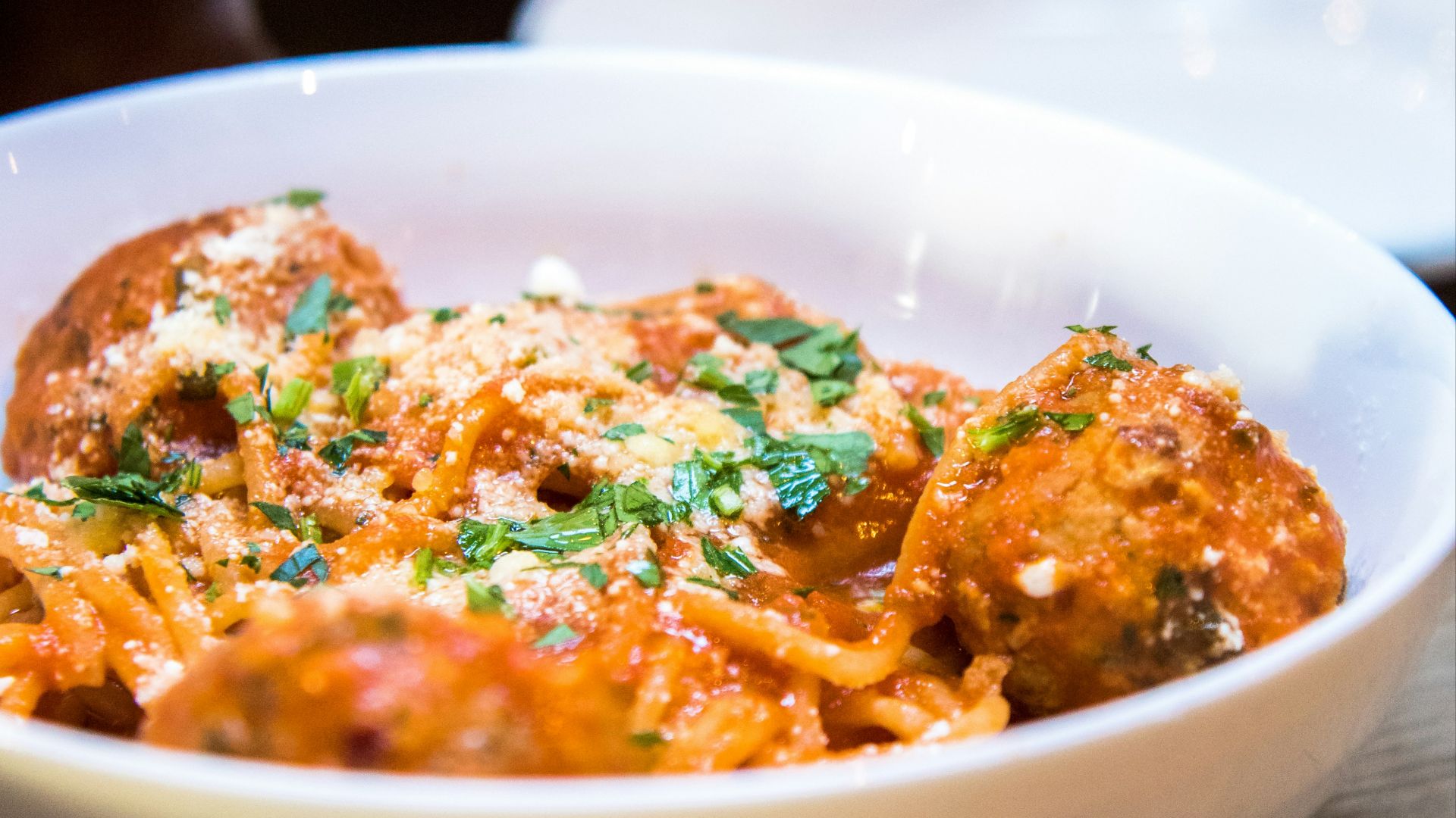 spaghetti with green vegetable