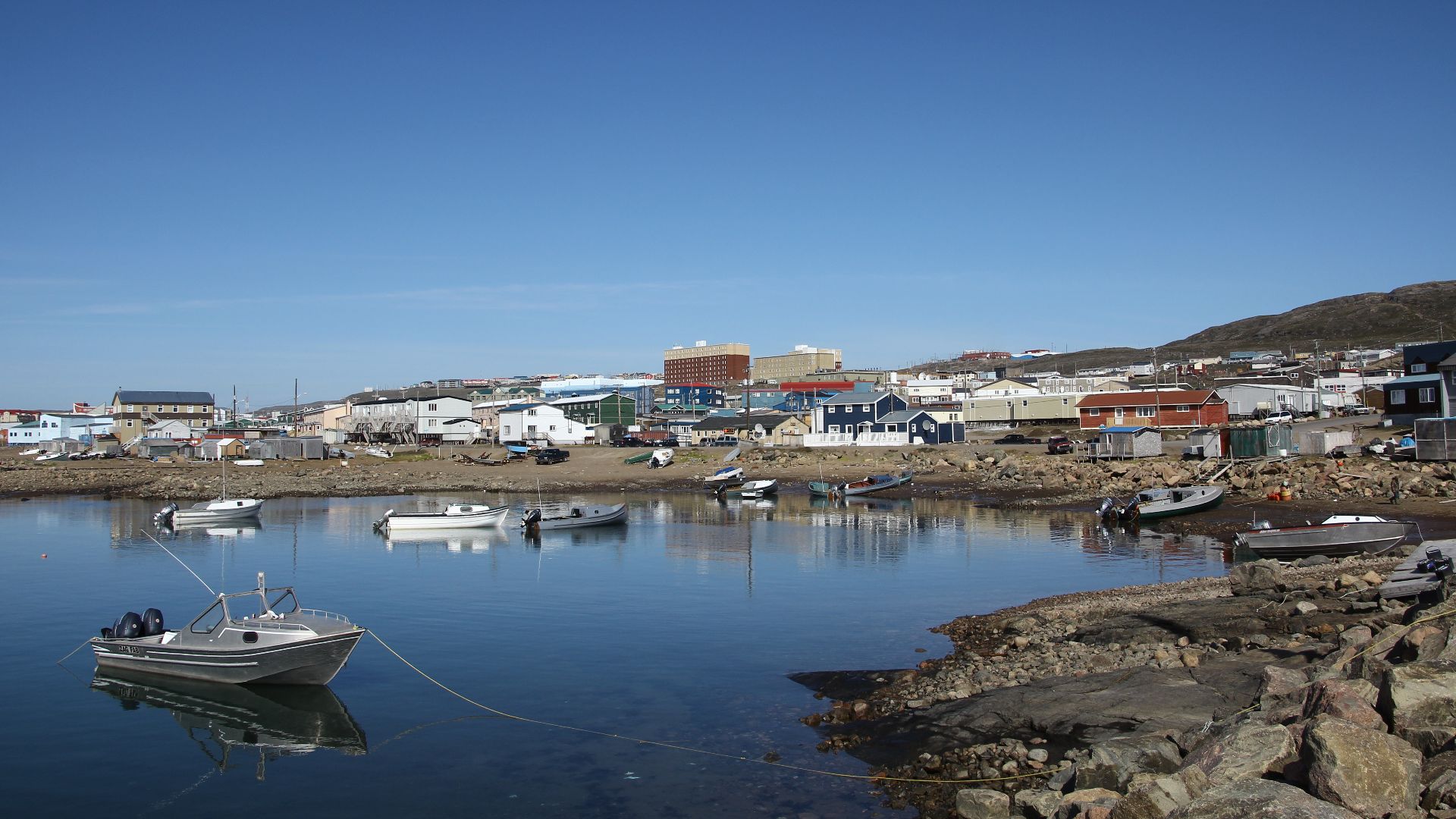 File:Iqlauit waterfront.JPG