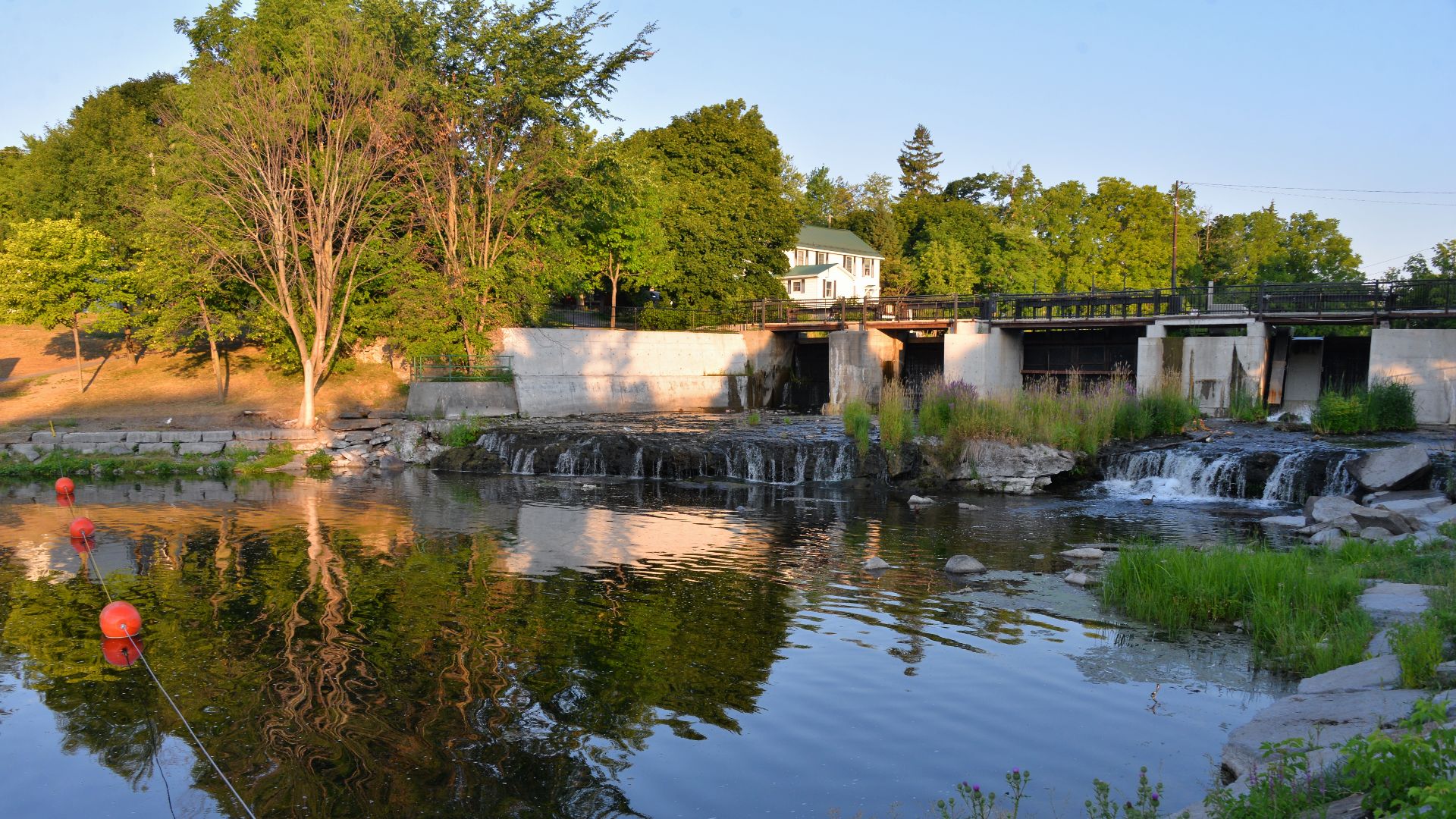 File:Gananoque Confederation Park Falls.jpg