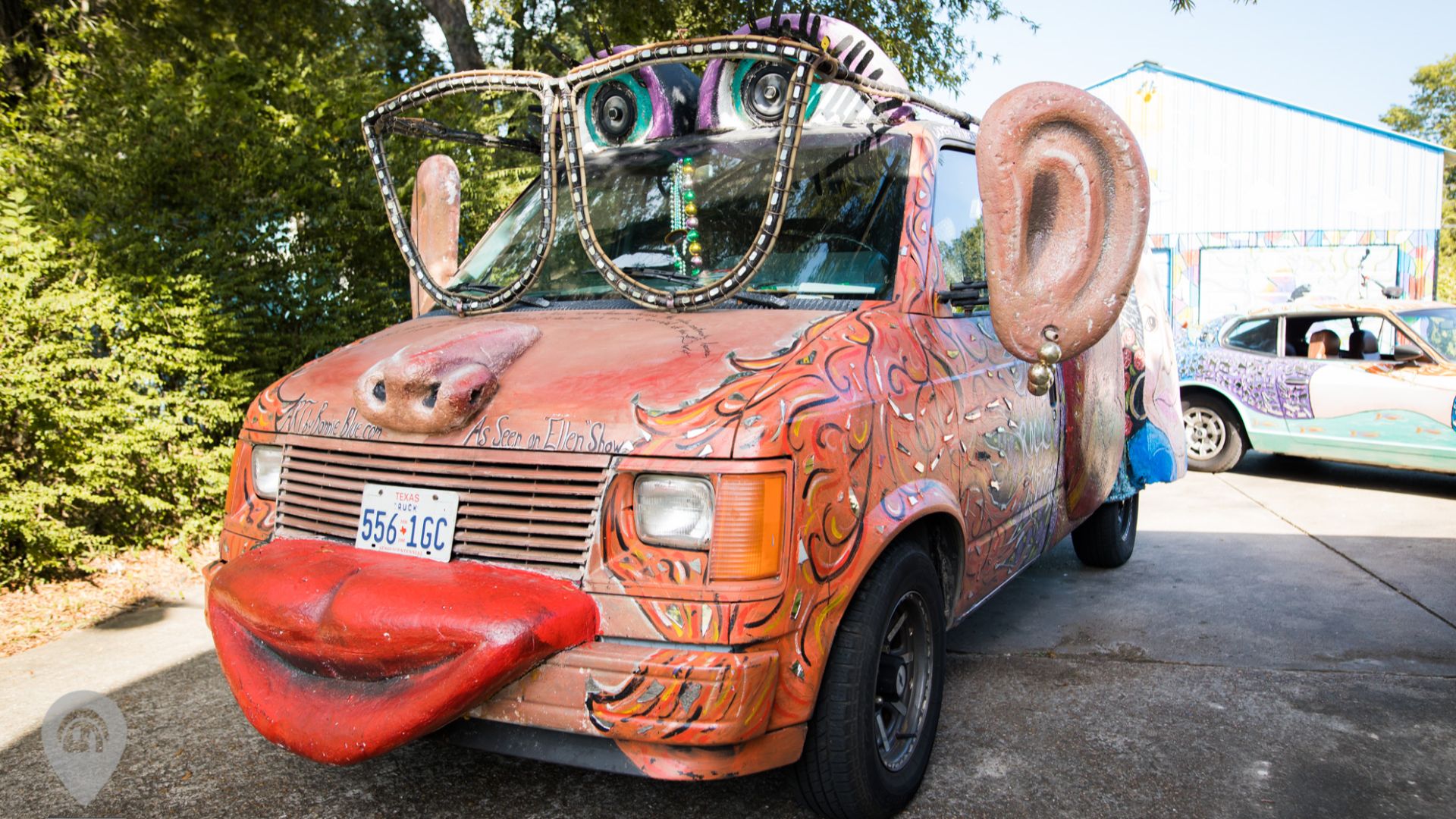 File:Weird Homes Tour - Bonnie Blue Home 2017.jpg