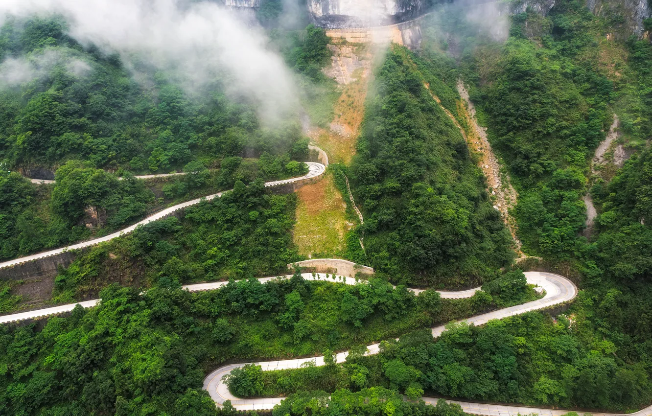 Kitai-Tianmen-Gora-Tianmen-Mountain-Les-Doroga-Derevia-Tuman