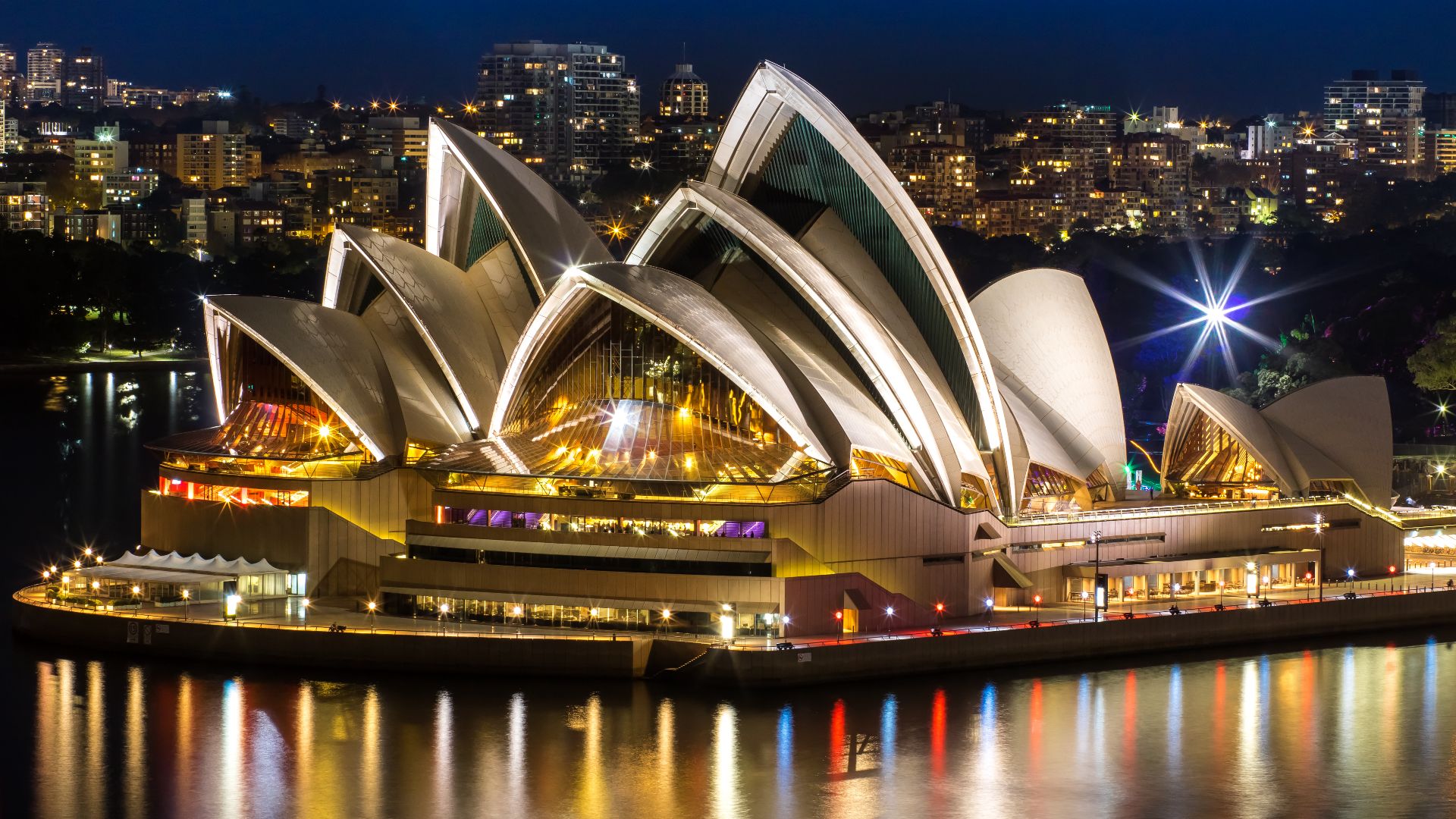 File:Sydneyoperahouse at night.jpg