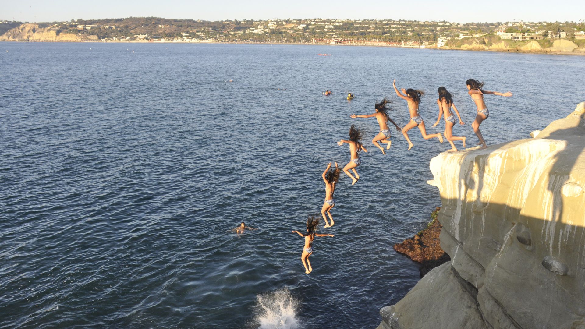 File:La Jolla Cove cliff diving - 02.jpg