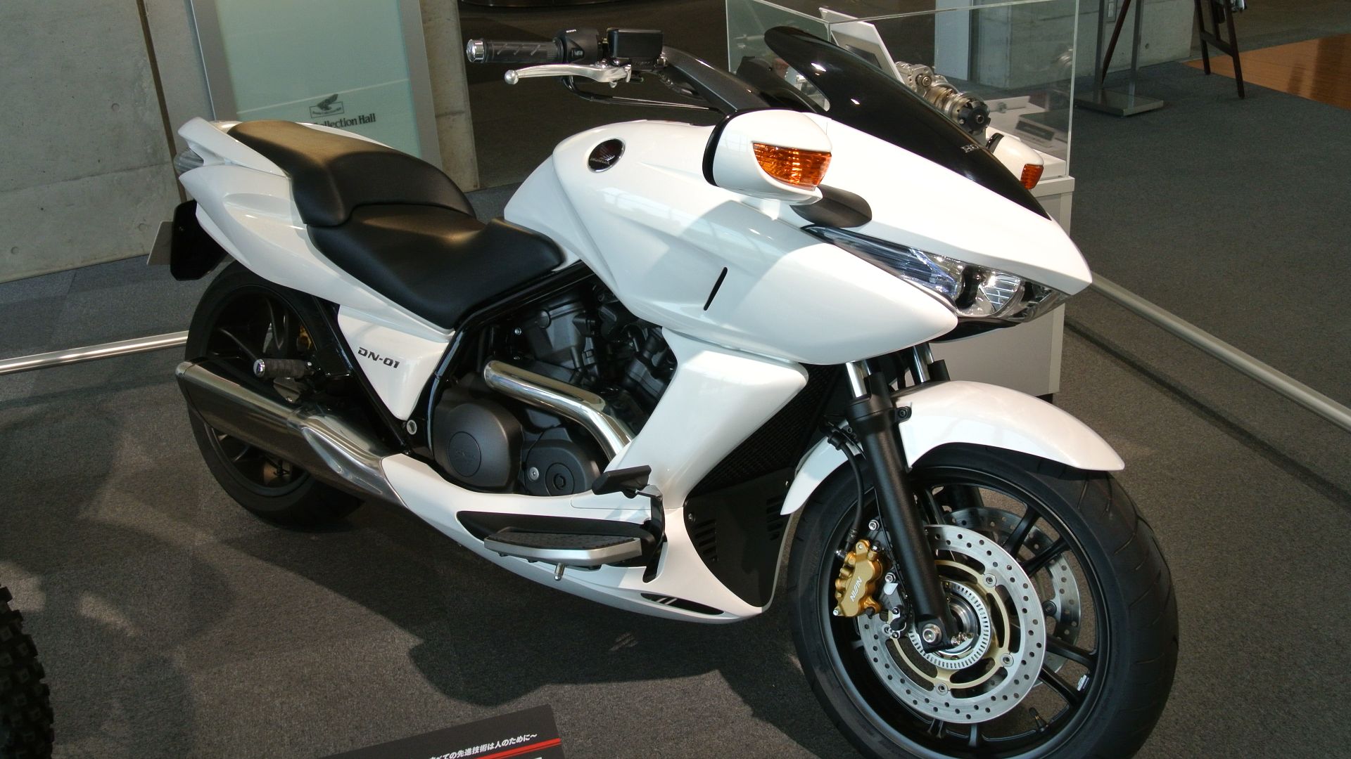 File:Honda DN-01 in the Honda Collection Hall.JPG