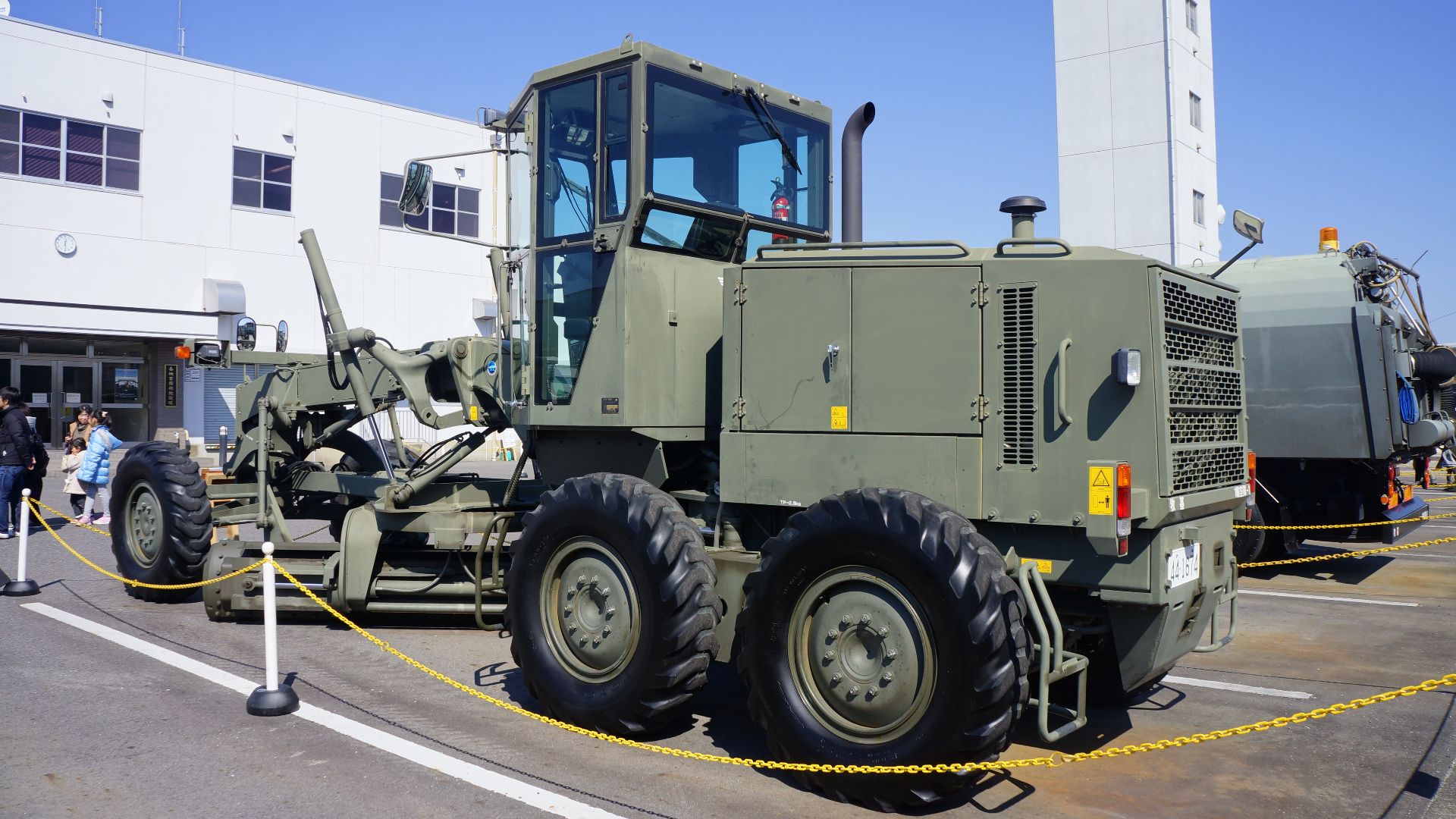 File:JASDF Motor Grader(Mitsubishi MG330, 44-1674) left rear view at Komaki Air Base February 23, 2014.jpg