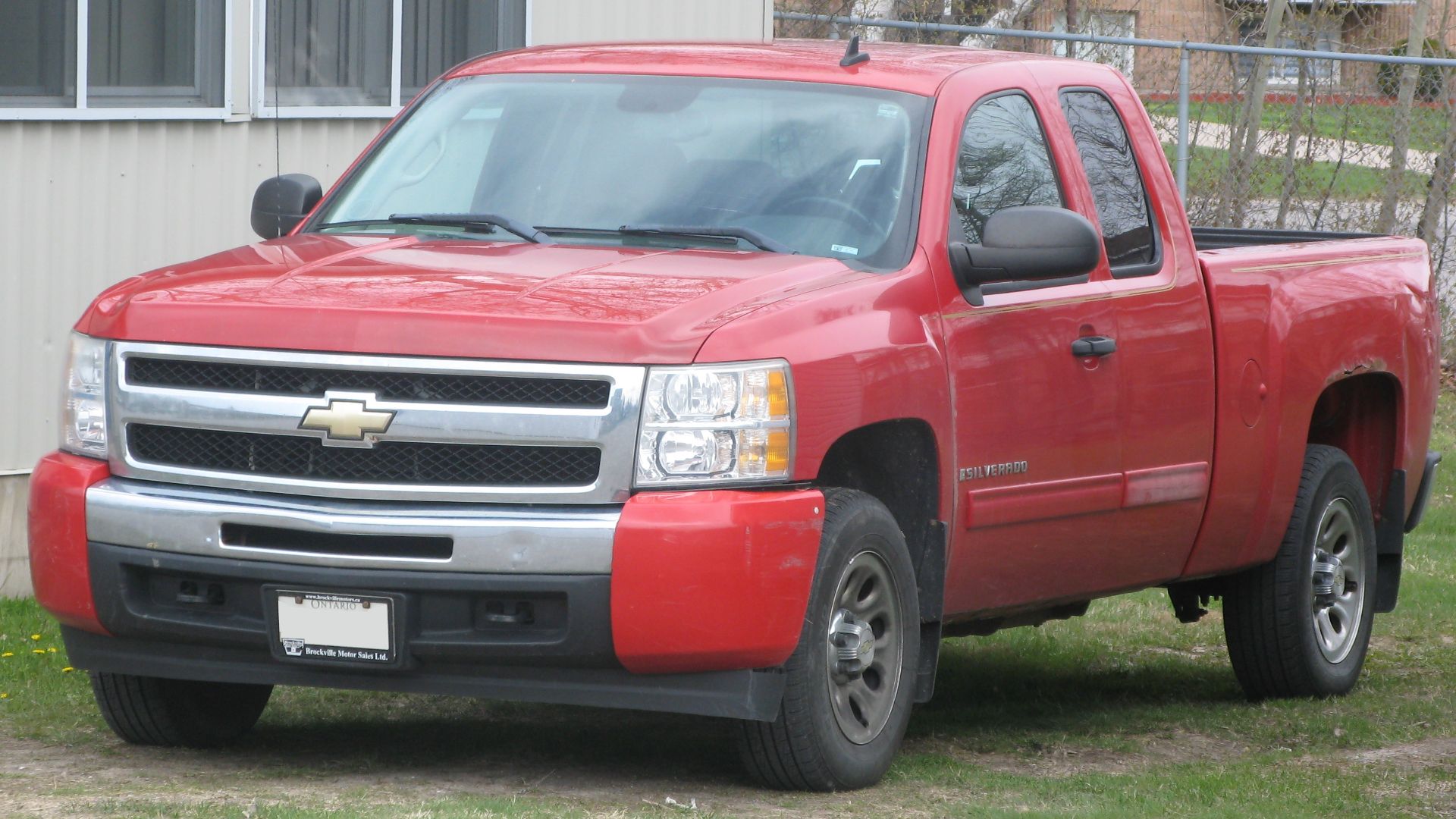 File:2009 Chevrolet Silverado 1500, Front Left, 05-07-2021.jpg