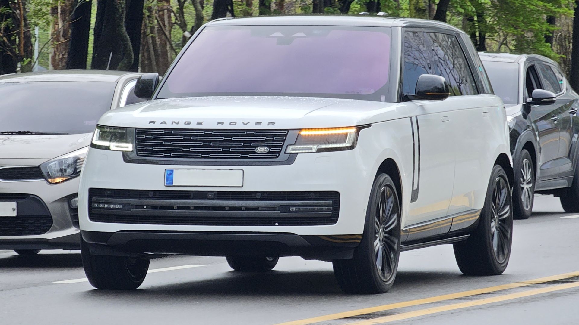 File:Land Rover Range Rover L460 Fuji White (3).jpg