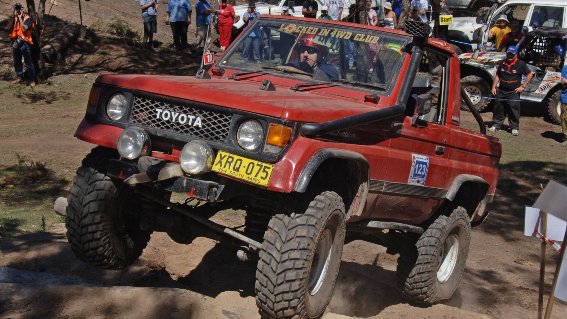 File:Land Cruiser 70-series bundera 3.jpg