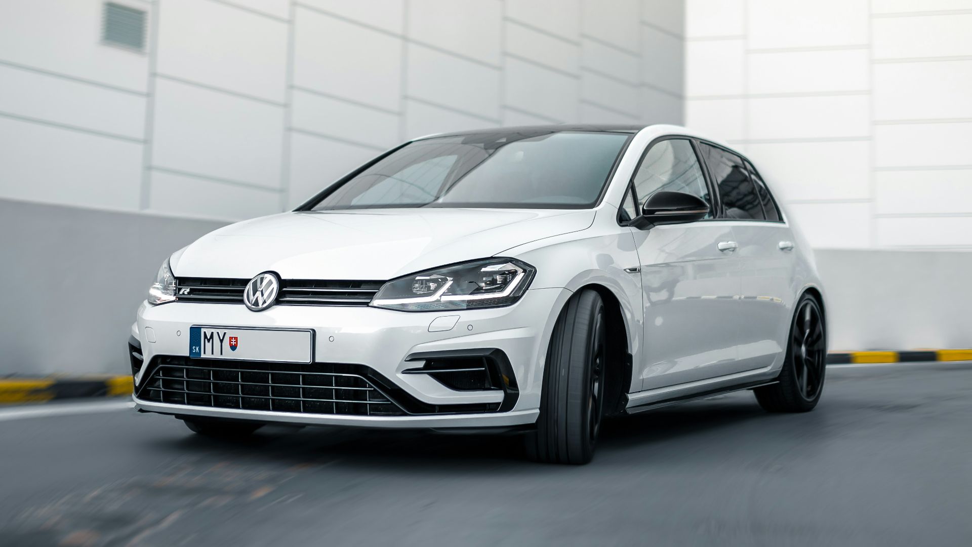 white Volkswagen vehicle during daytime