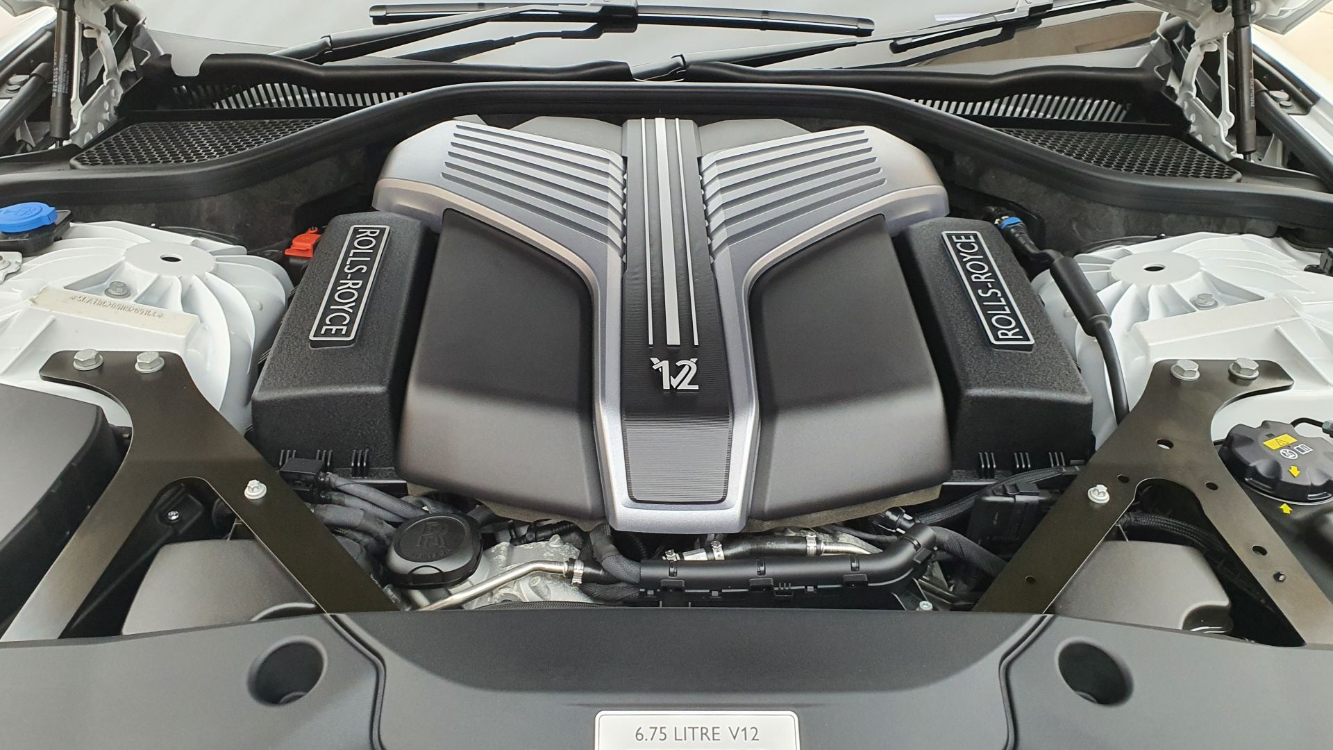 File:Rolls Royce Ghost Black Badge V12 Engine.jpg
