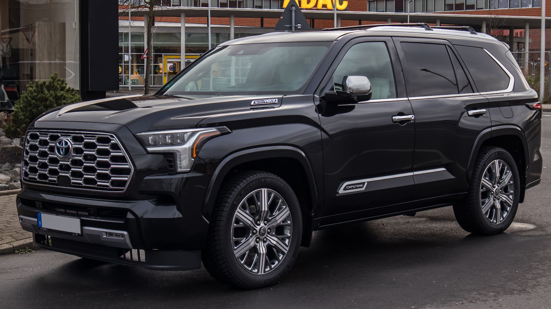 File:Toyota Sequoia i-FORCE MAX Hybrid 4WD Capstone (III) – f 04012025.jpg