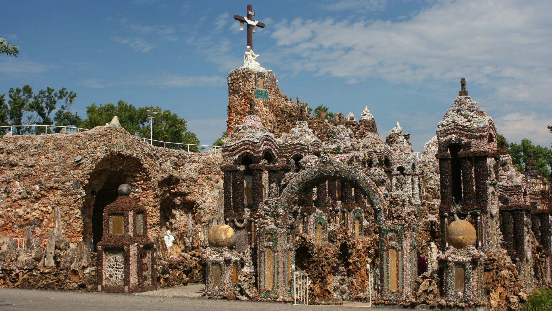 File:Grotto of the Redemption South.jpg