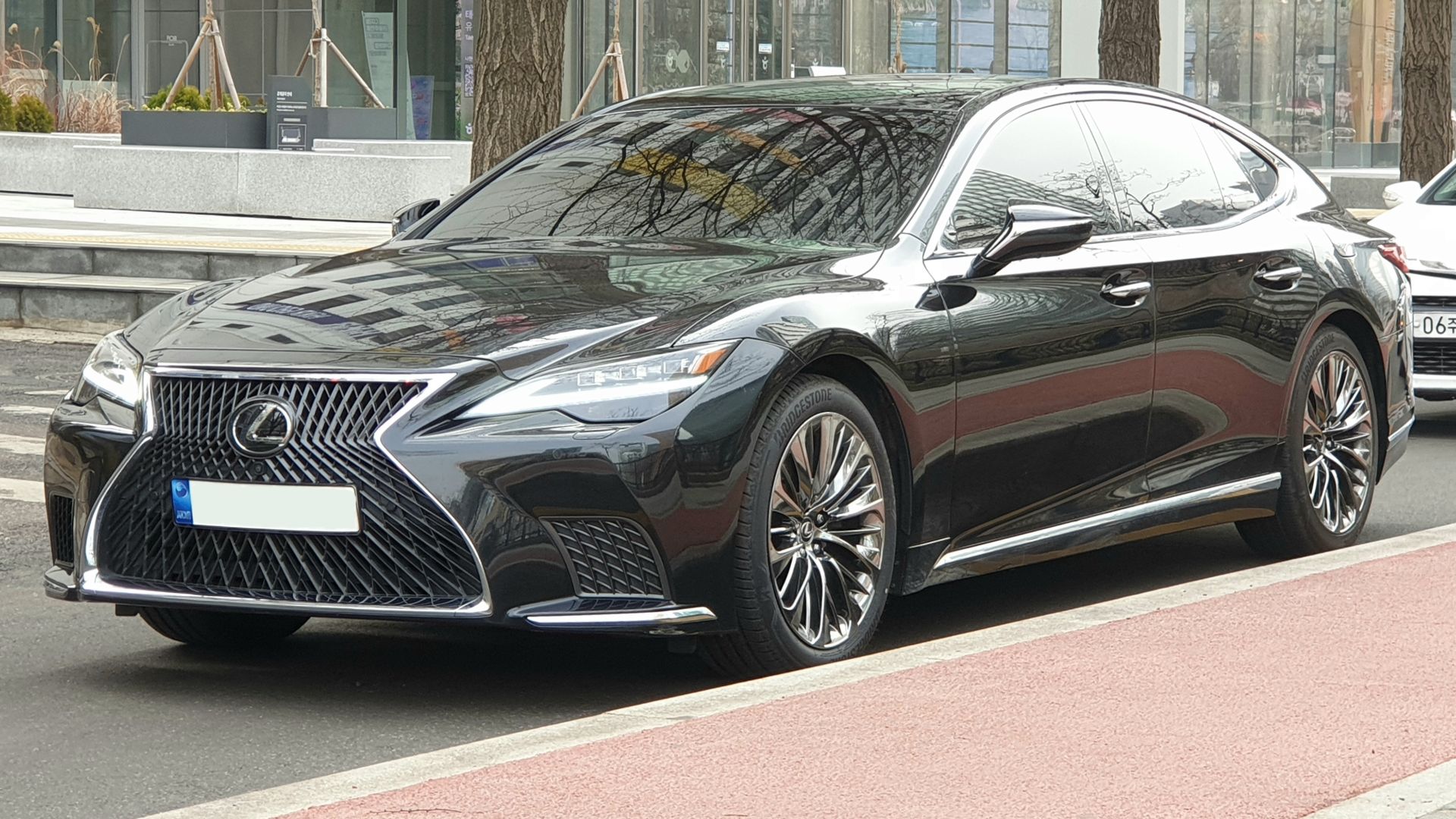 File:Lexus LS 500 AWD VXFA50 FL Black (6).jpg