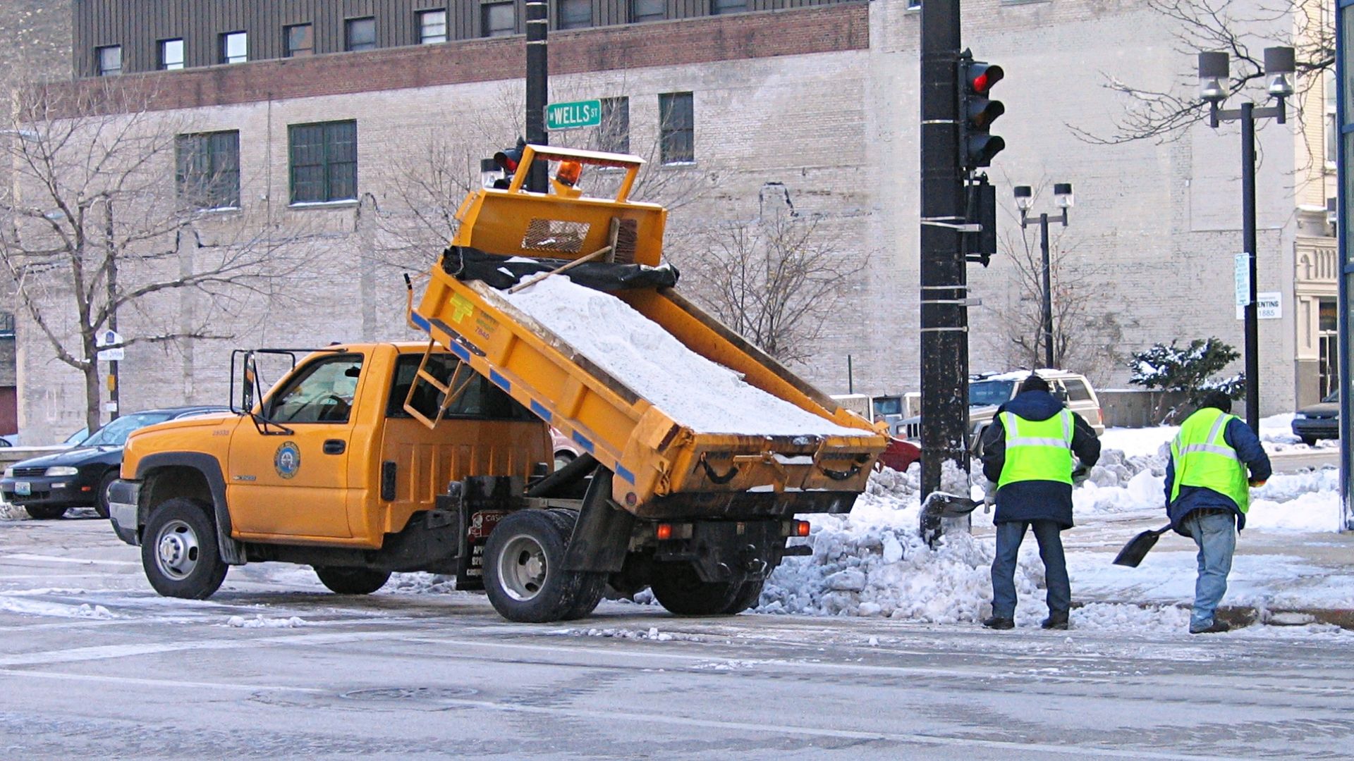 File:Salt truck Milwaukee.jpg