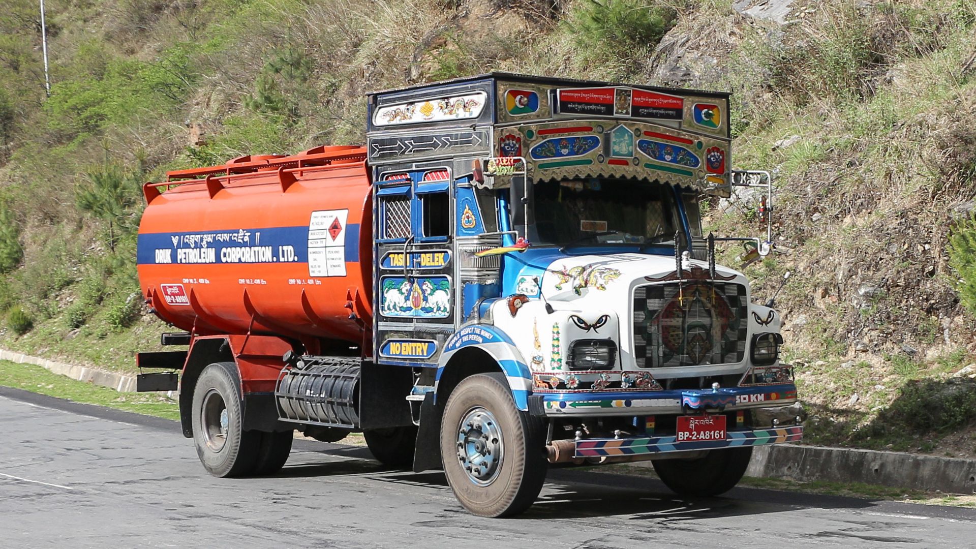 File:Tank truck on Phuentsholing-Thimphu highway, Bhutan.jpg
