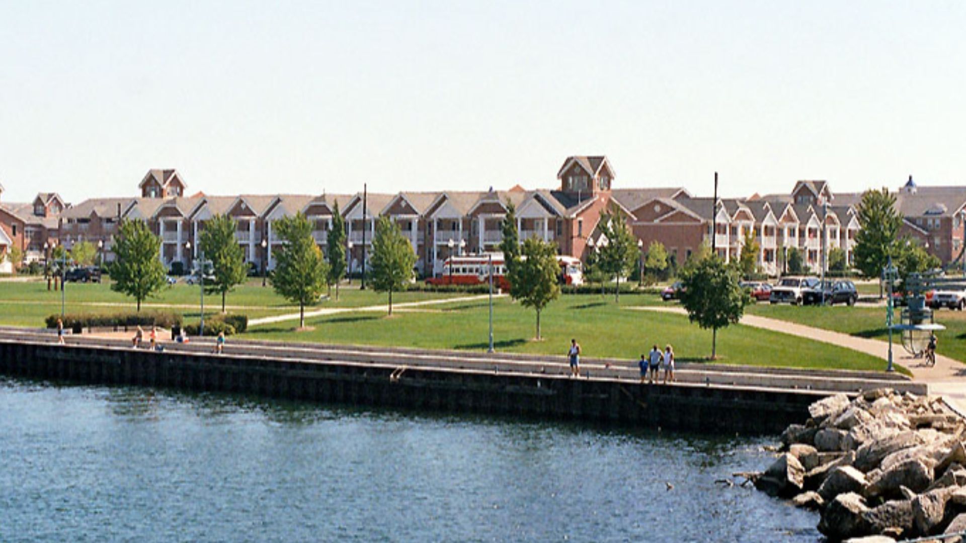 File:Kenosha Harborpark 2.jpg