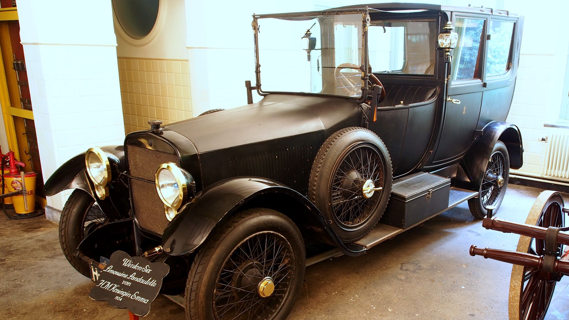 File:1924 Winton Six Limousine Landaulette van HM Koningin Emma, foto1.jpg