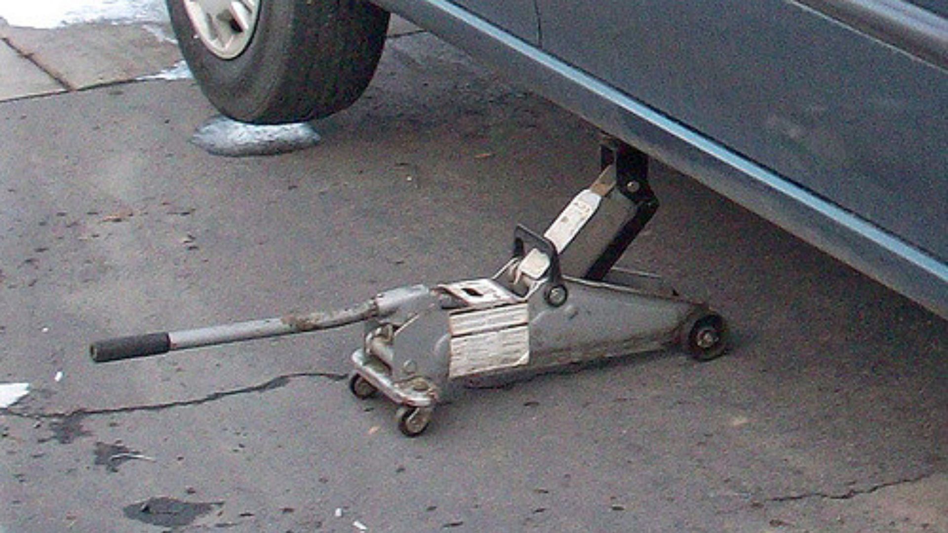 File:Car Floor jack.jpg