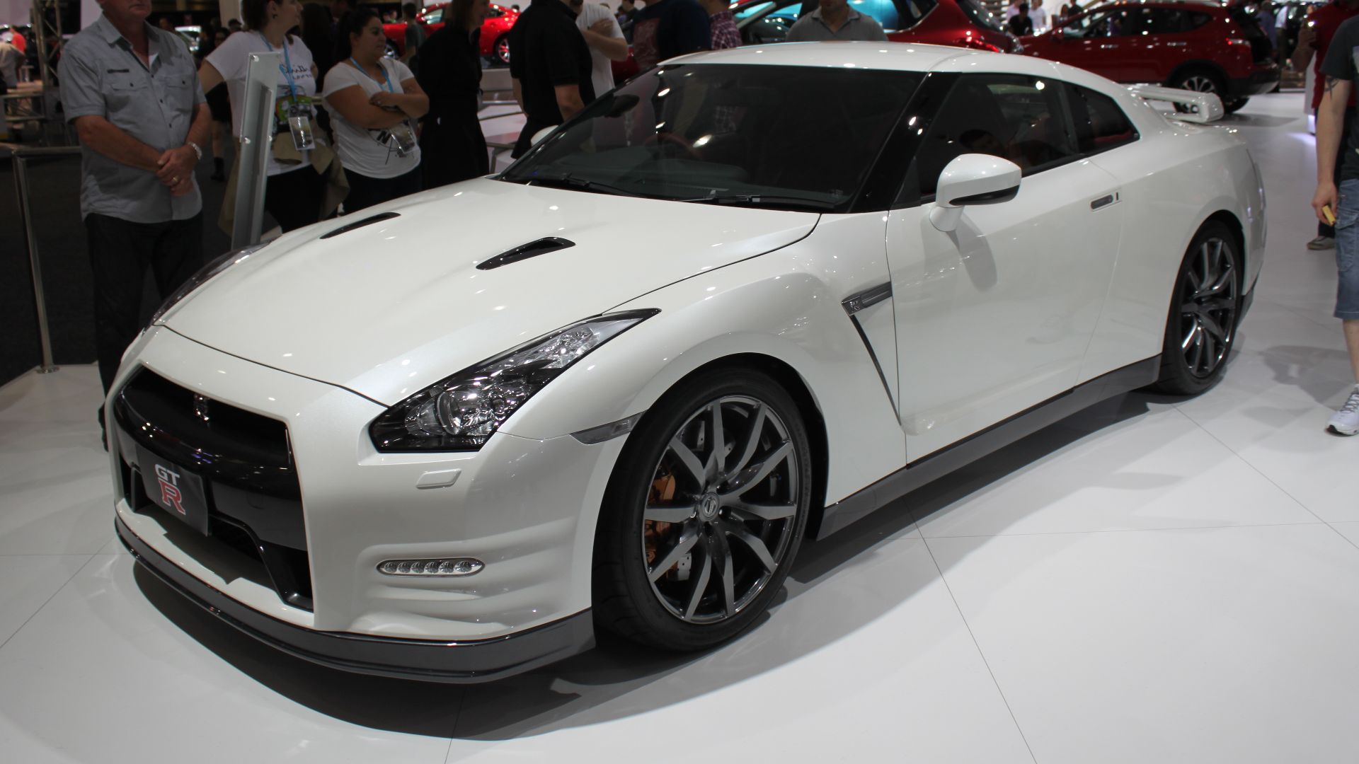 File:Nissan GT-R R35 (15923829179).jpg
