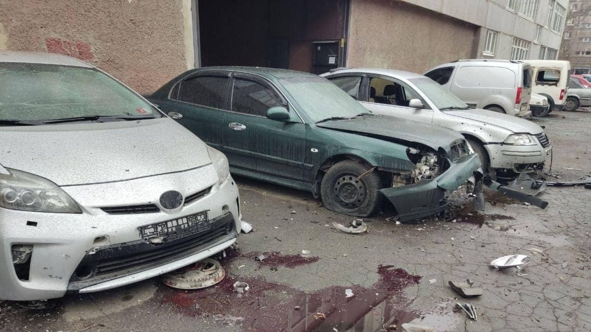 File:Damaged cars leaking transmission fluid following the battle of Mariupol.jpg