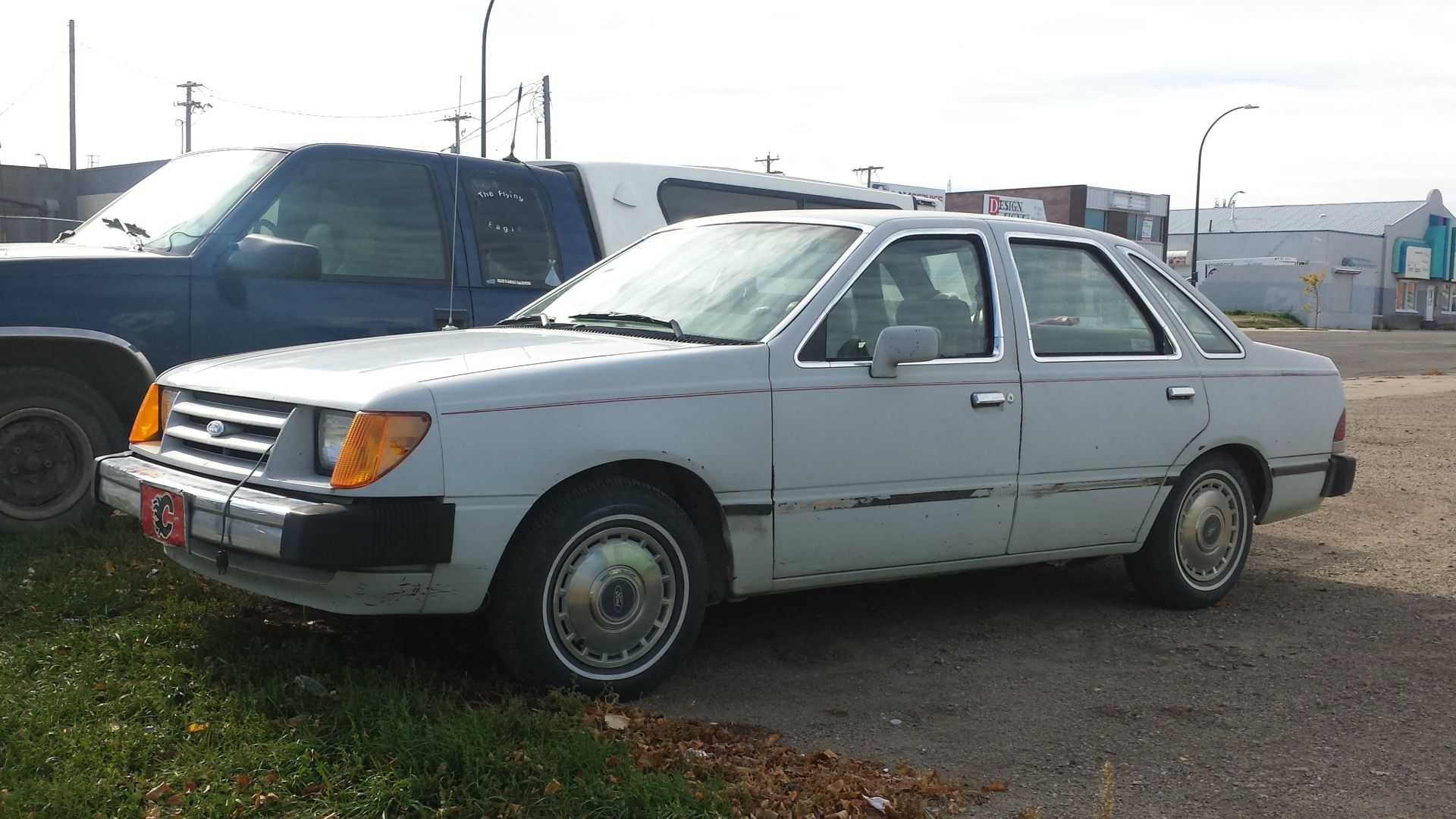 File:Ford Tempo (14918941774).jpg