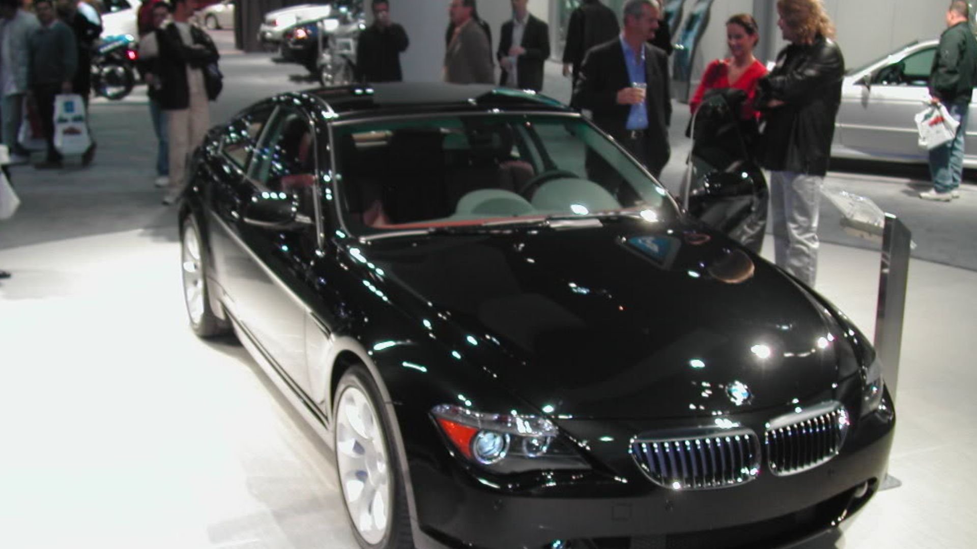File:BMW 6 Series debut at 2004 LA Auto Show.jpg