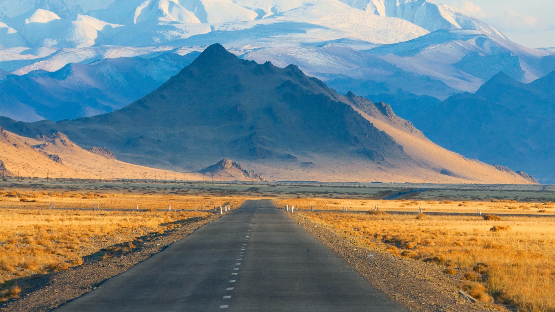 File:Road in Mongolia aimak Bayan Ulgiy 01.jpg