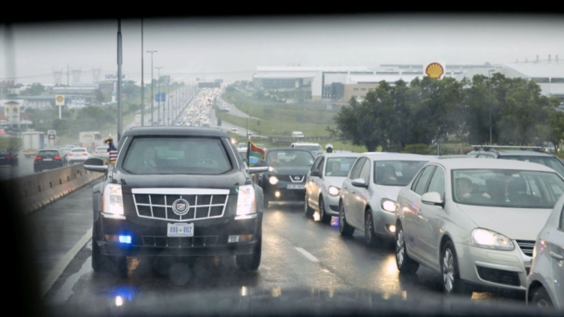 File:Obama motorcade with South African traffic jam.jpg